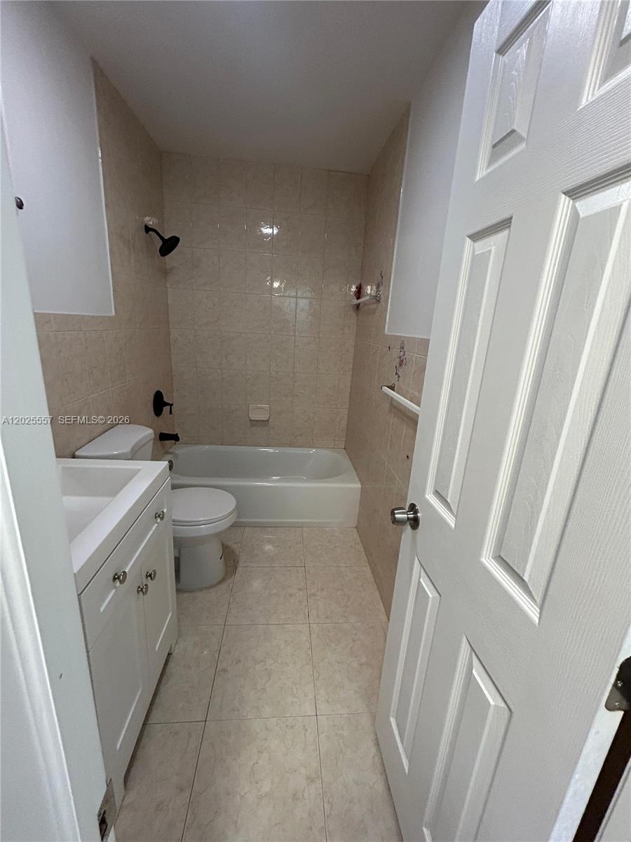 THE LOFTS TOWN VILLAS CON - Residential Lease