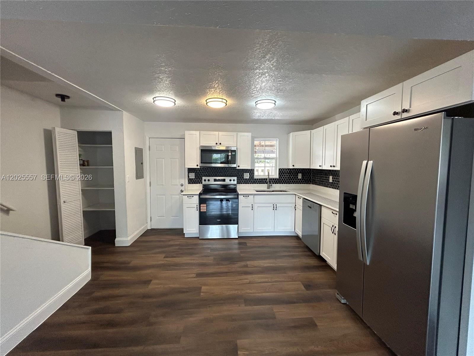 THE LOFTS TOWN VILLAS CON - Residential Lease