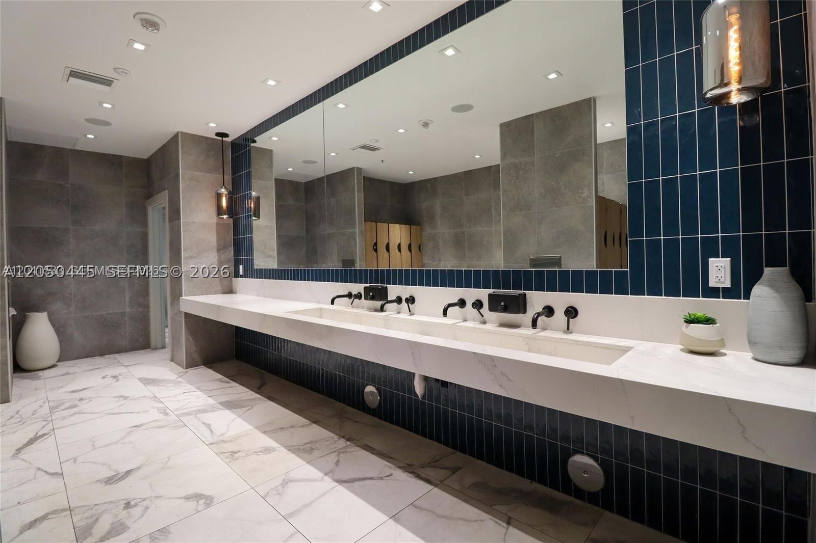 IVY CONDO - Residential