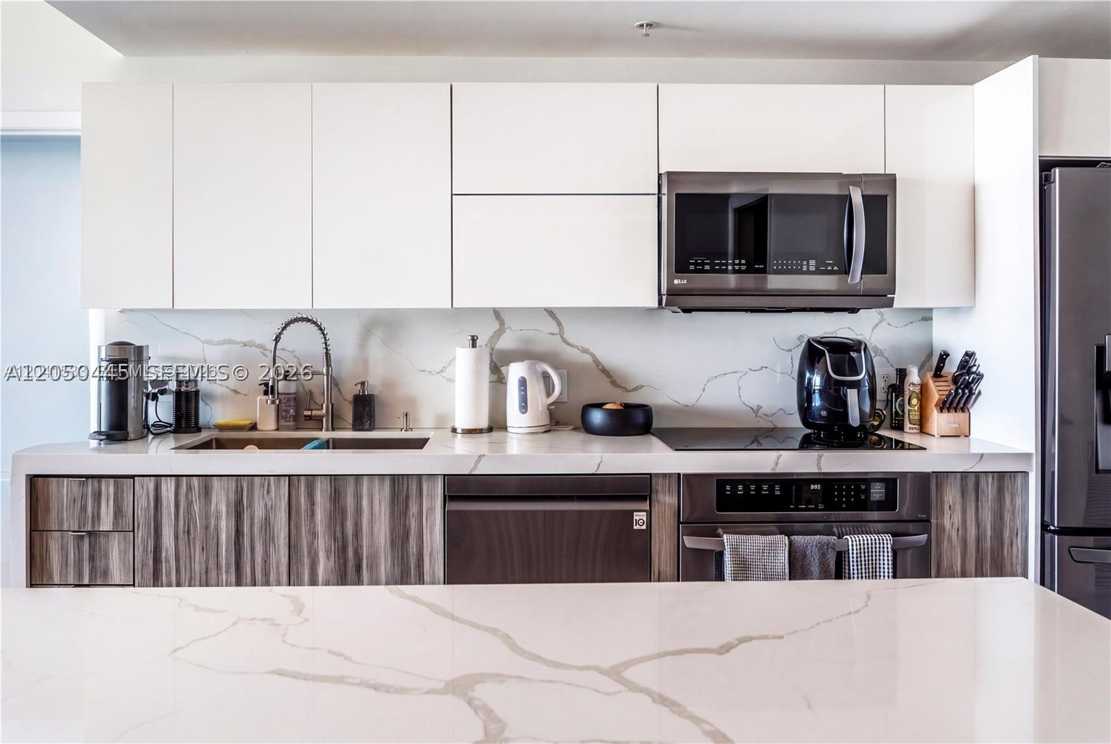 IVY CONDO - Residential