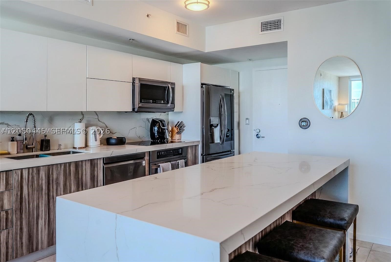 IVY CONDO - Residential