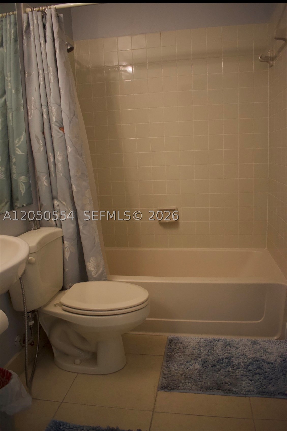 TWIN LAKES GARDENS - Residential Lease