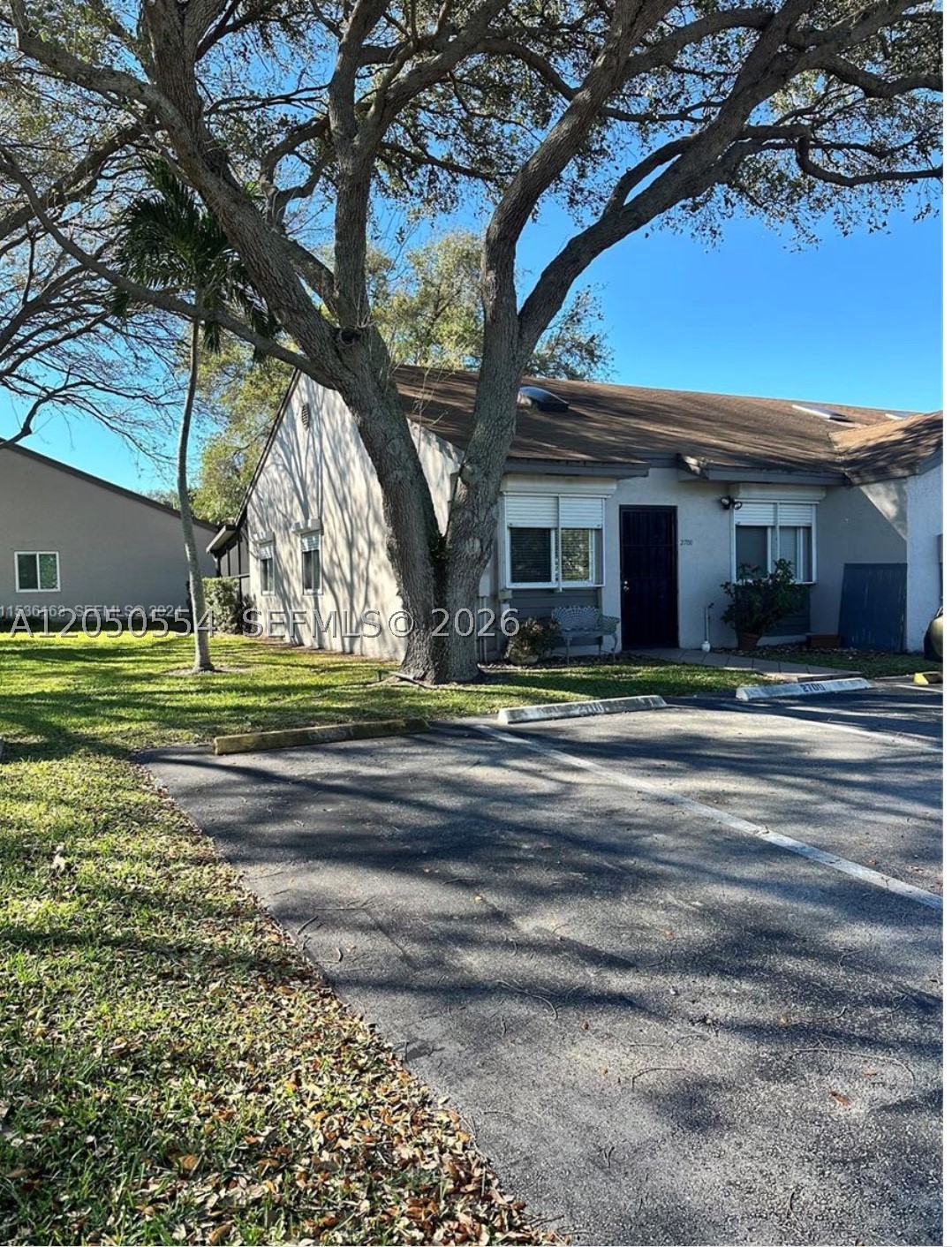 TWIN LAKES GARDENS - Residential Lease