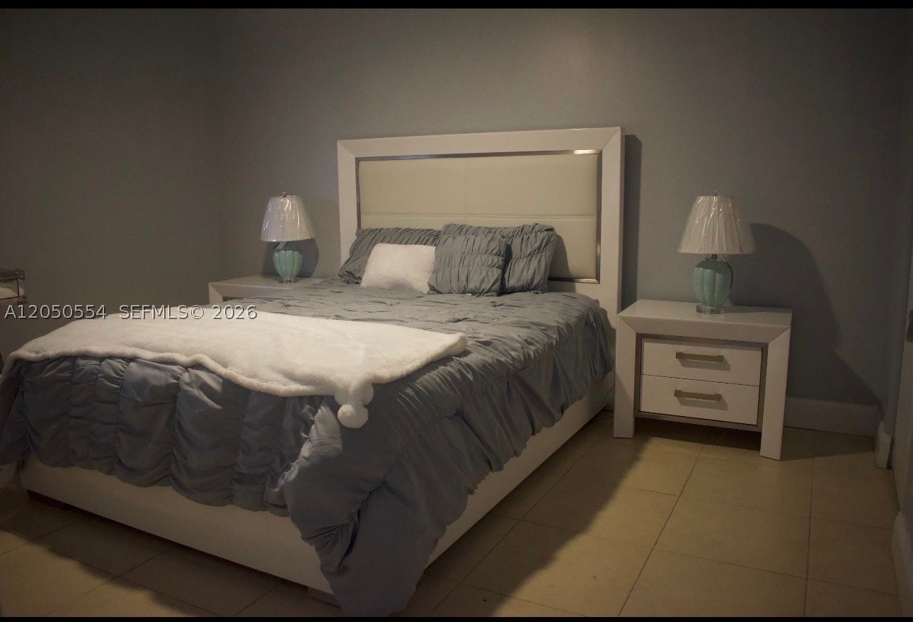 TWIN LAKES GARDENS - Residential Lease