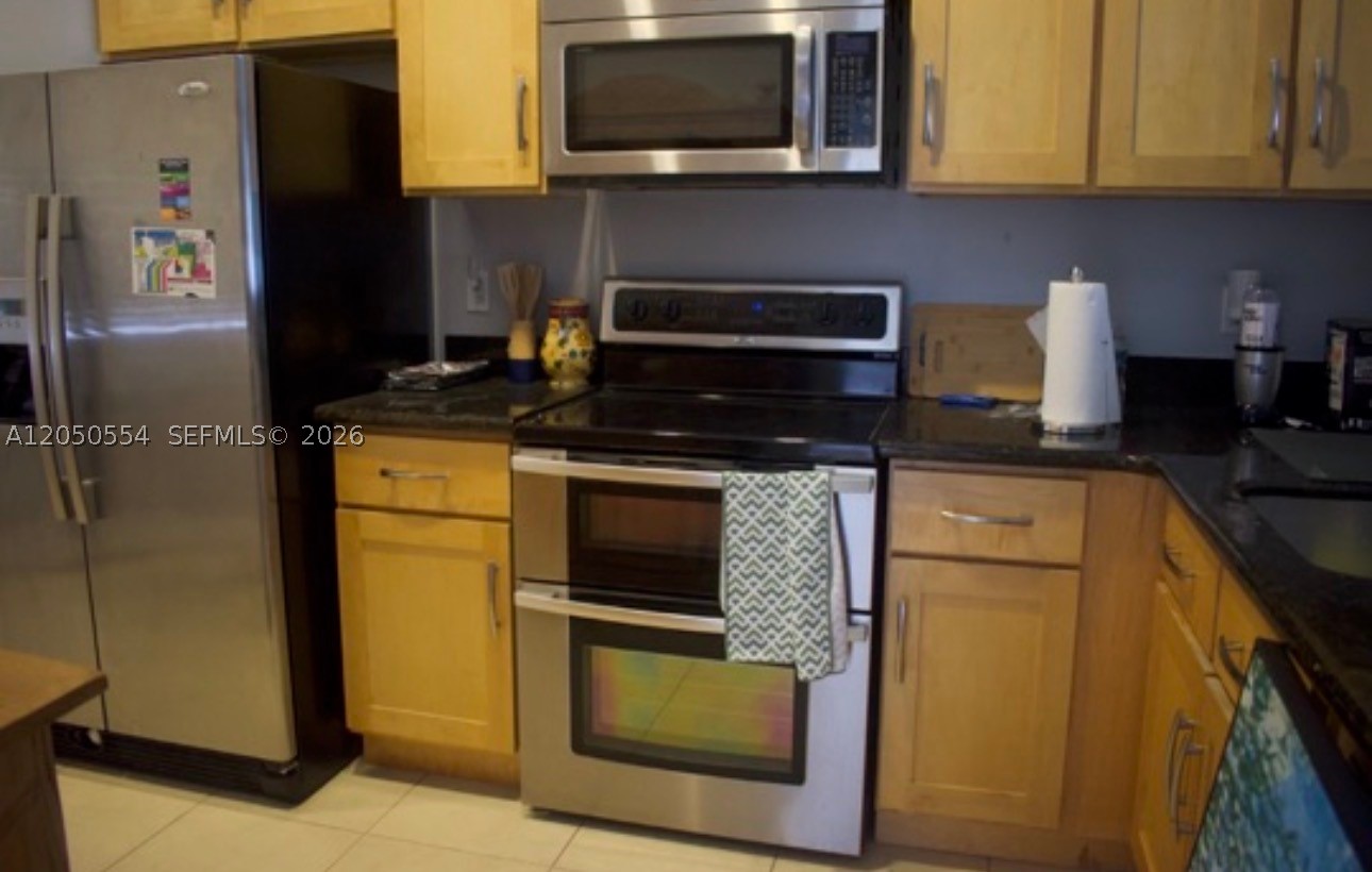 TWIN LAKES GARDENS - Residential Lease