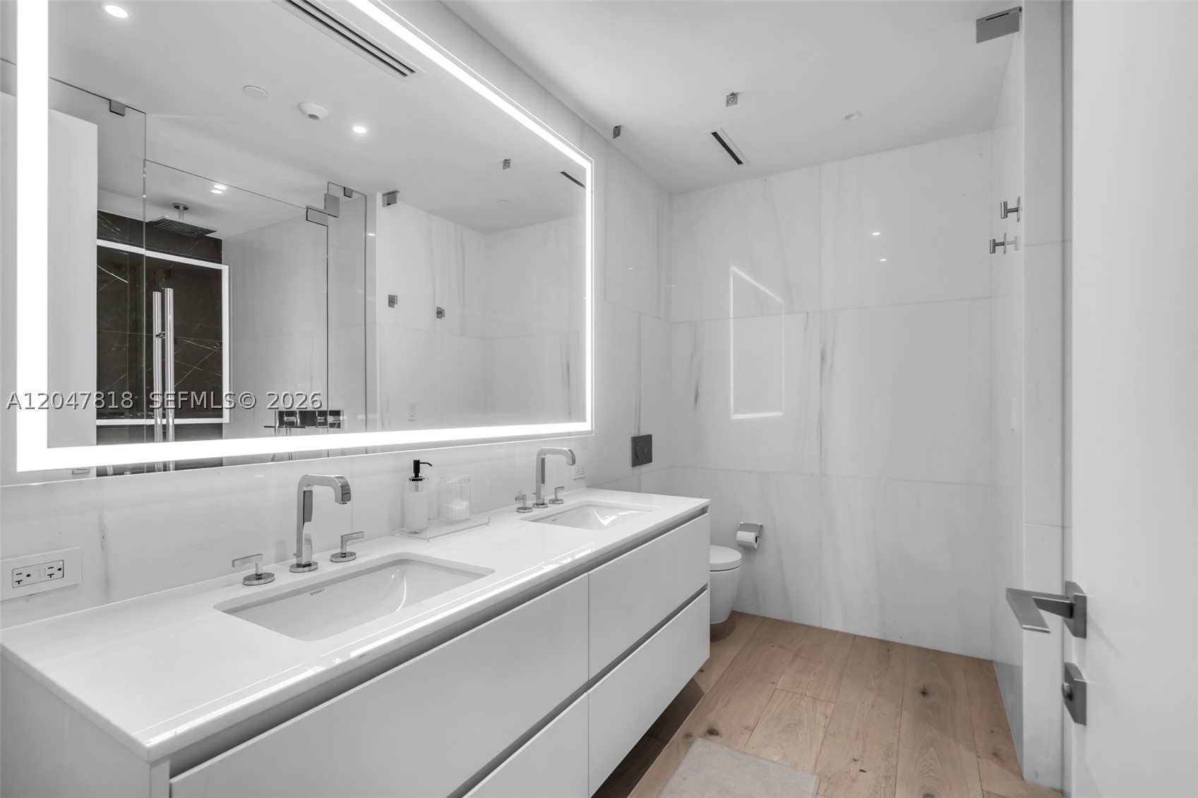 300 BISCAYNE BLVD WAYCONDO - Residential