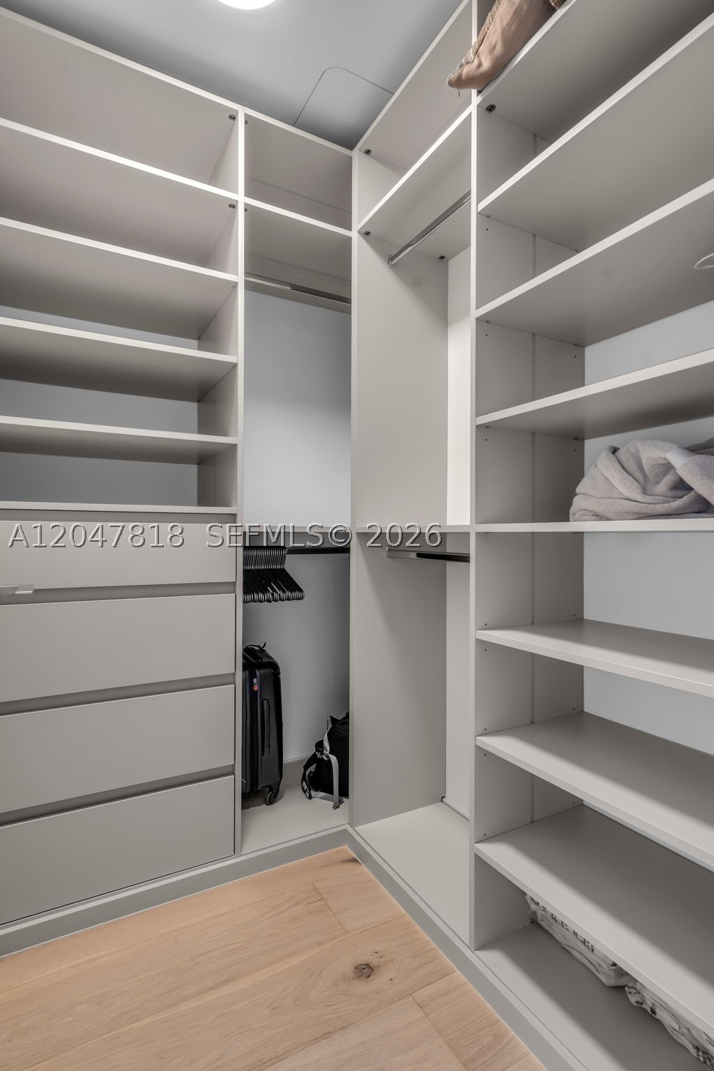 300 BISCAYNE BLVD WAYCONDO - Residential