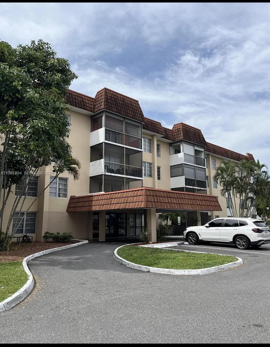 MANORS OF INVERRARY I-1 - Residential Lease