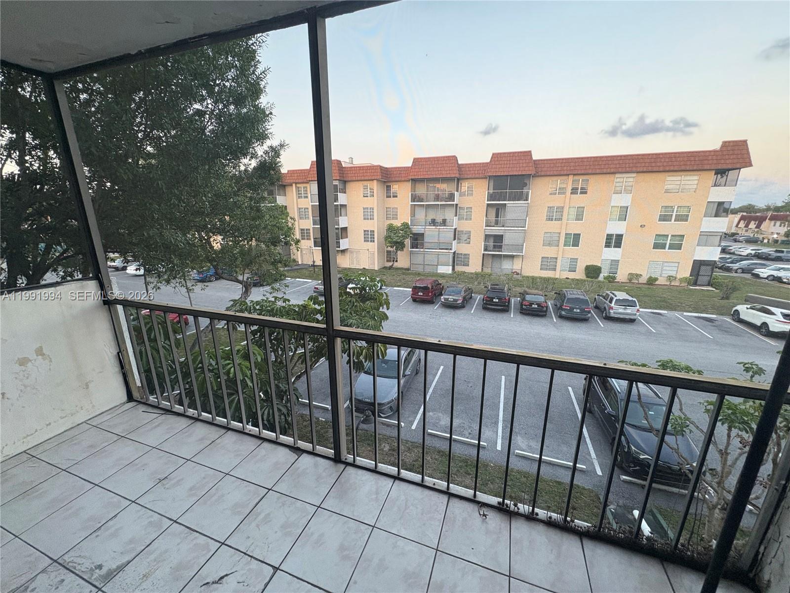 MANORS OF INVERRARY I-1 - Residential Lease