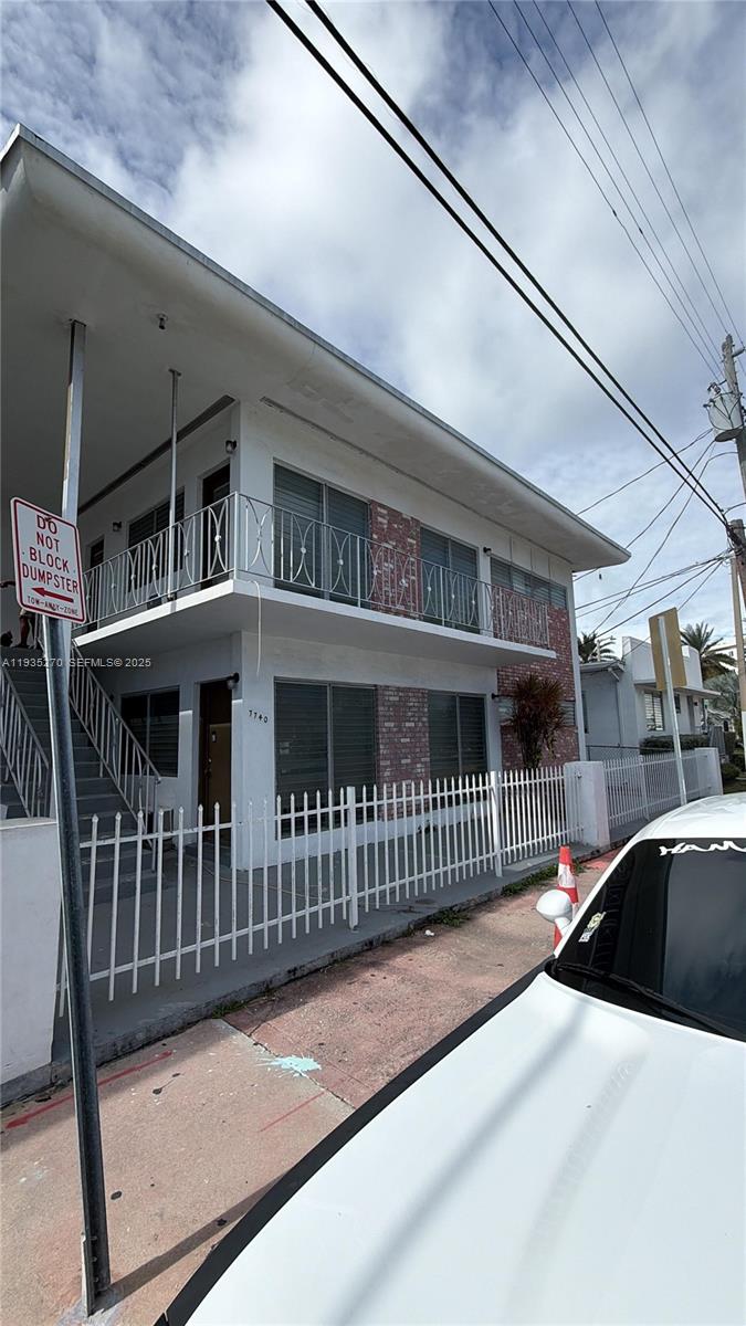 Move-in ready 1BD/1BA apartment located in the highly sought-after North Beach / Surfside area. Just approximately ½ mile from North Shore Park Beach and Bark Beach, and only 2.5 miles from Bal Harbour. Close to restaurants, shopping, and everyday conveniences—an ideal location for relaxed coastal living.
Building features coin-operated washer and dryer. Quick approvals. Call now for details!