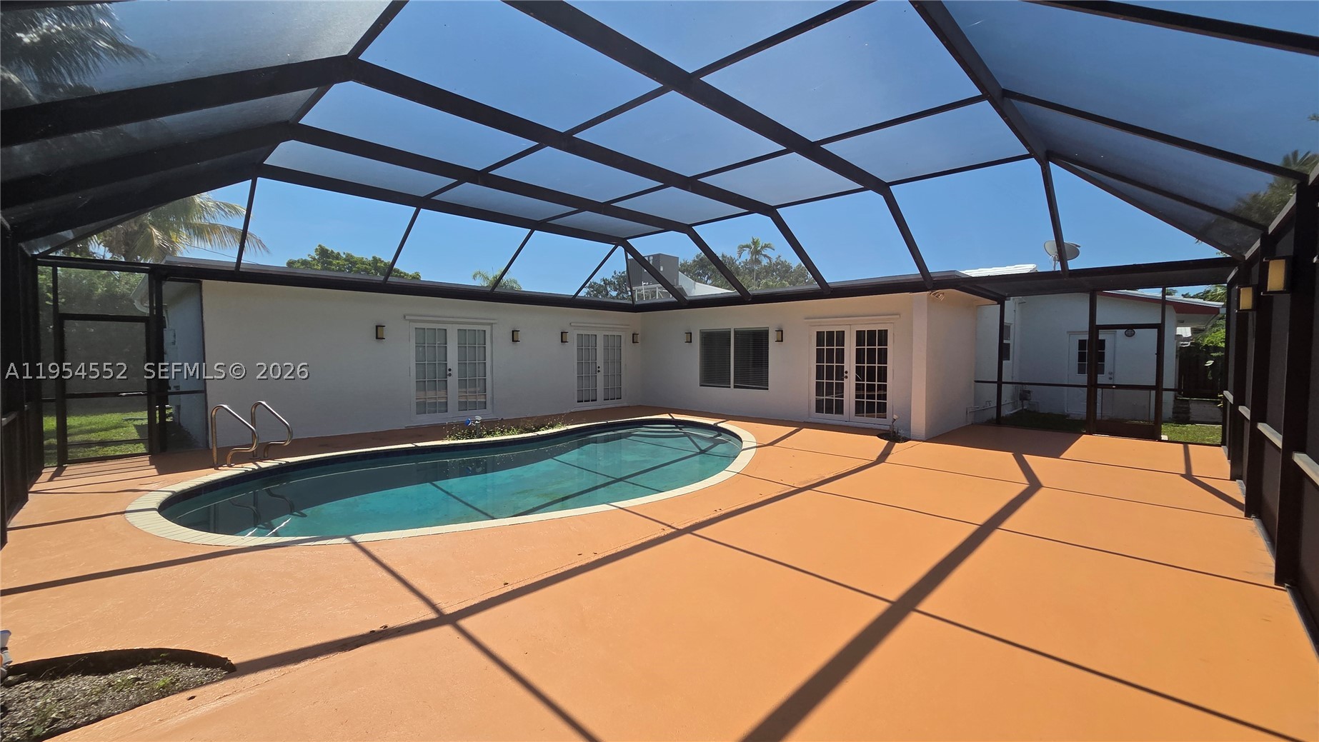 HOLLYWOOD GOLF ESTATES SE - Residential