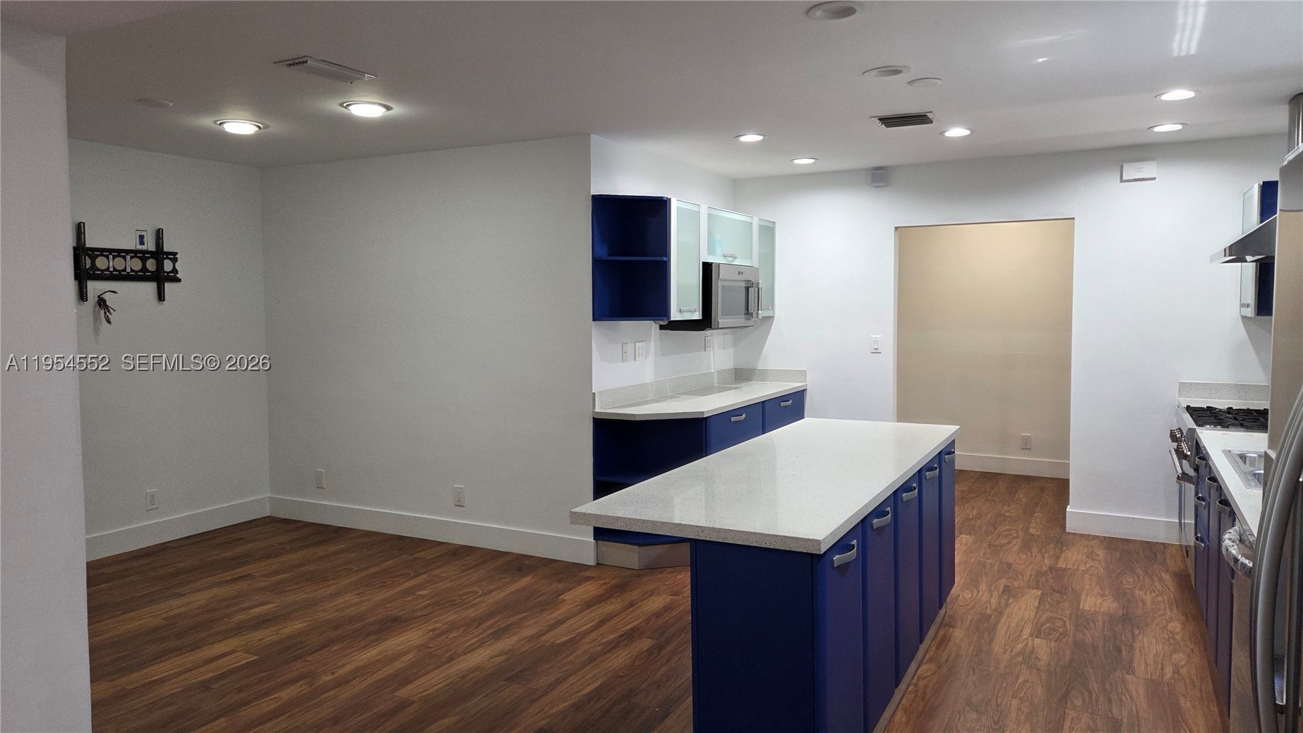 HOLLYWOOD GOLF ESTATES SE - Residential