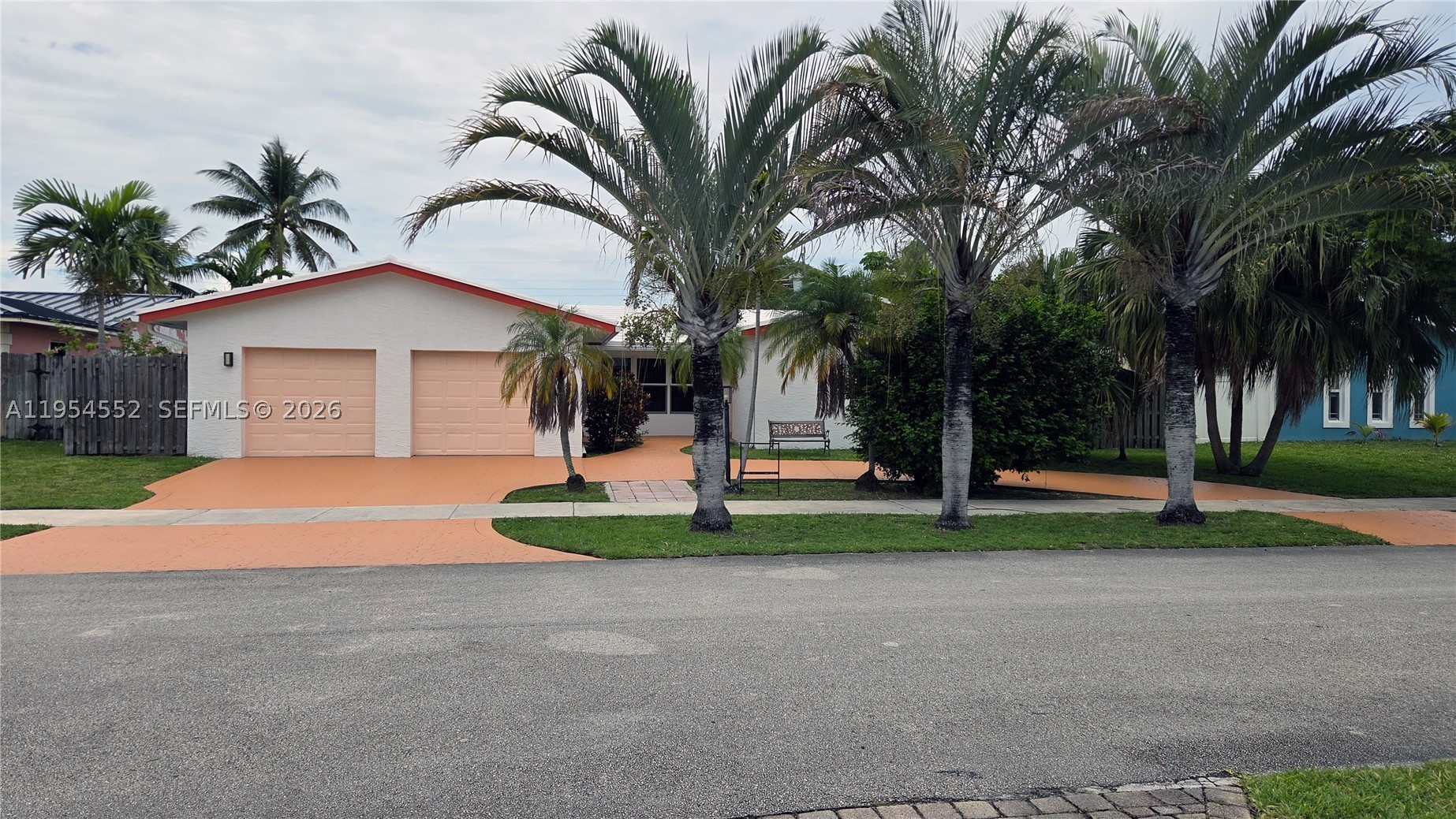 HOLLYWOOD GOLF ESTATES SE - Residential