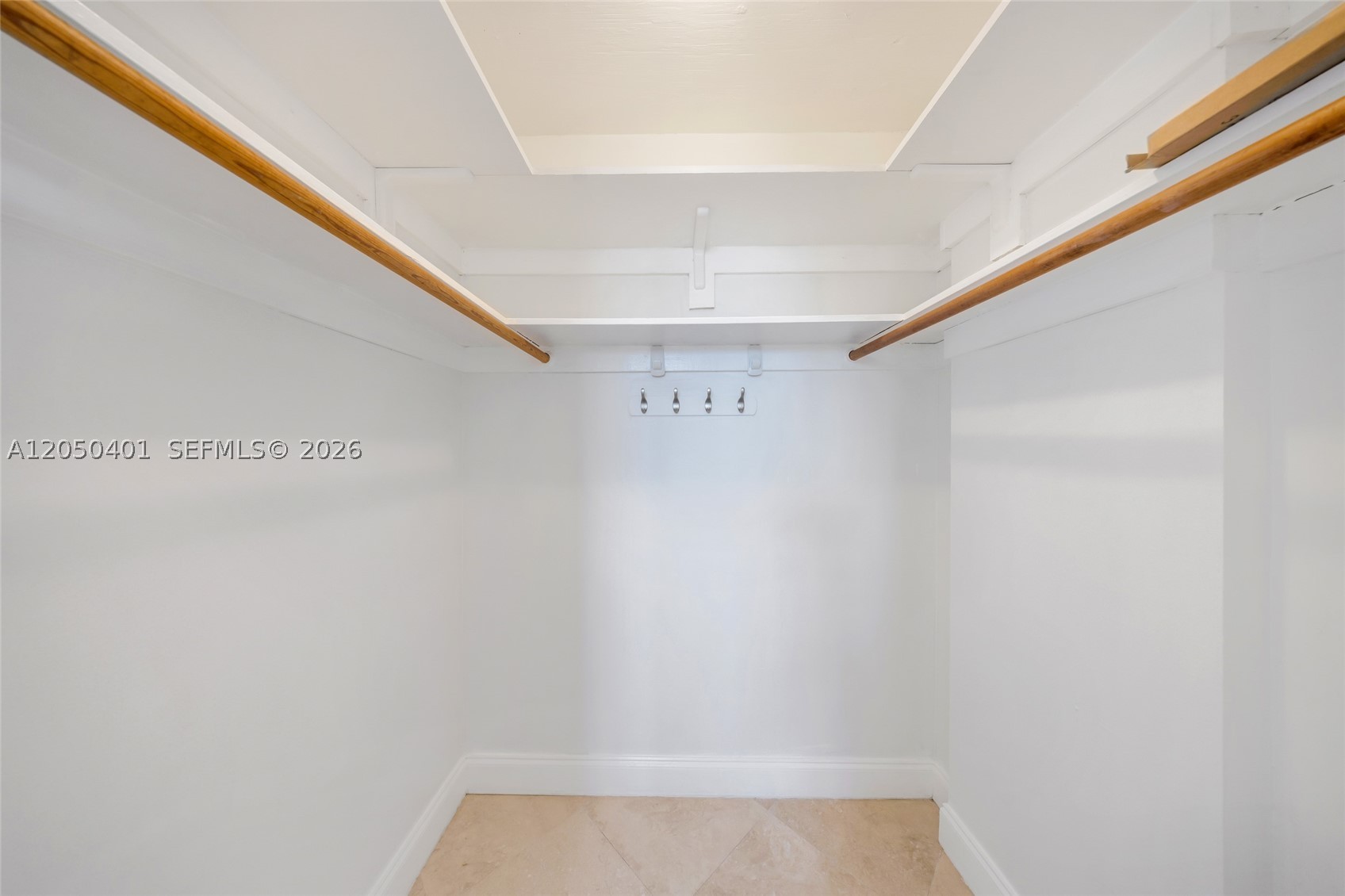 COLLINS TOWERS CONDO - Residential Lease
