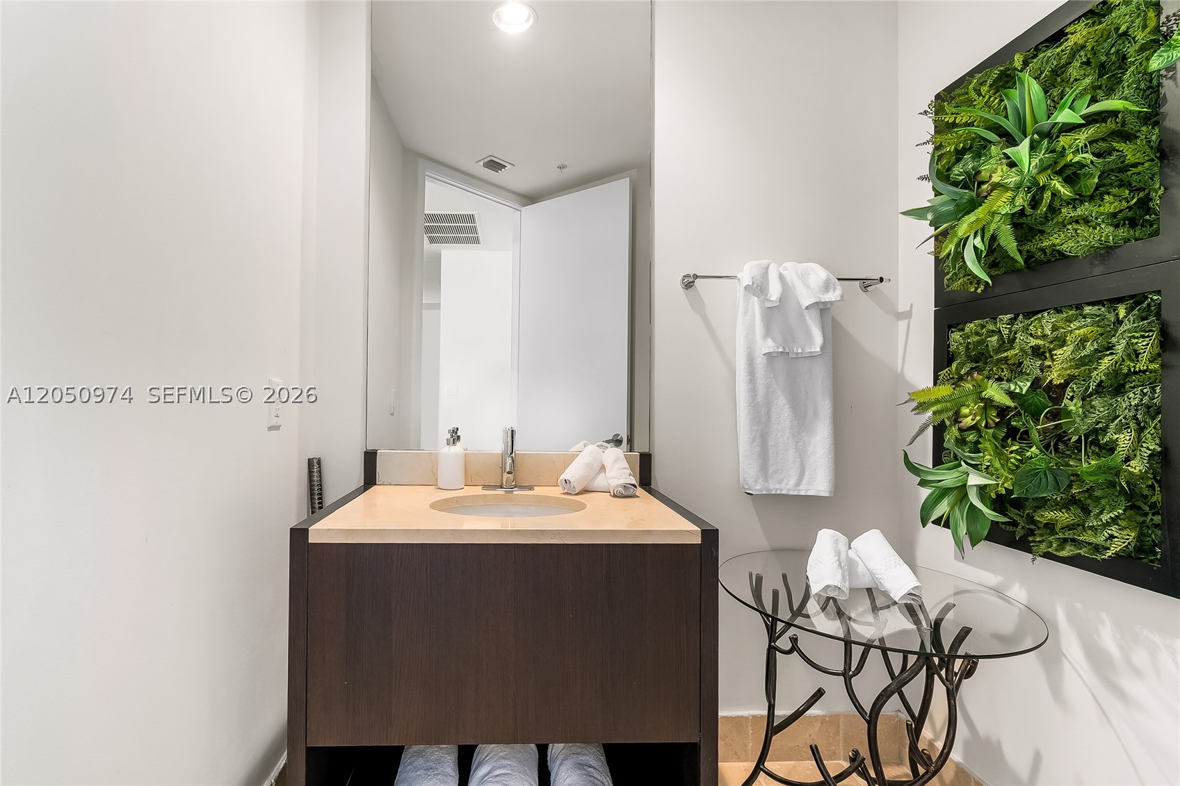 TRUMP ROYALE CONDO - Residential Lease