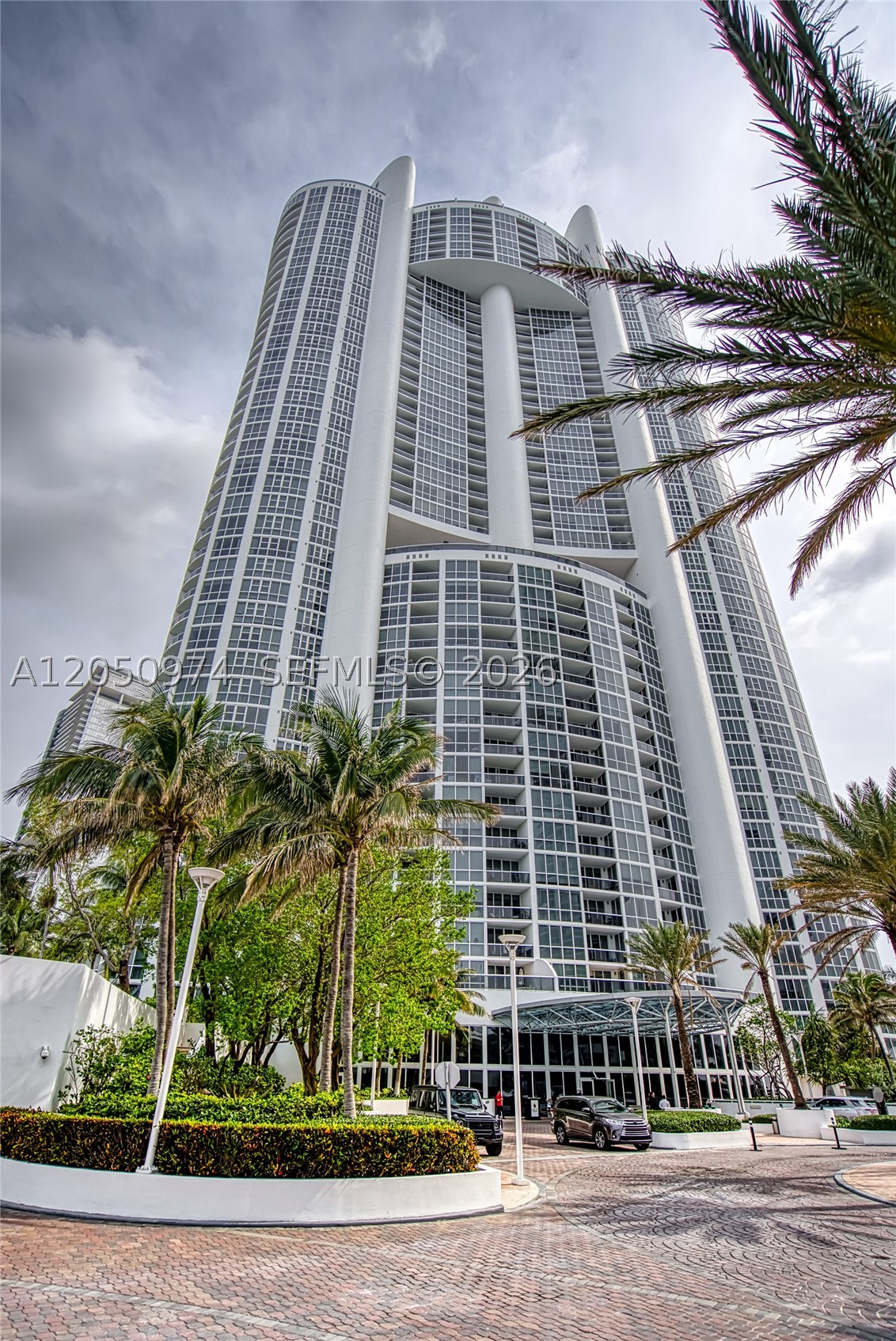 TRUMP ROYALE CONDO - Residential Lease