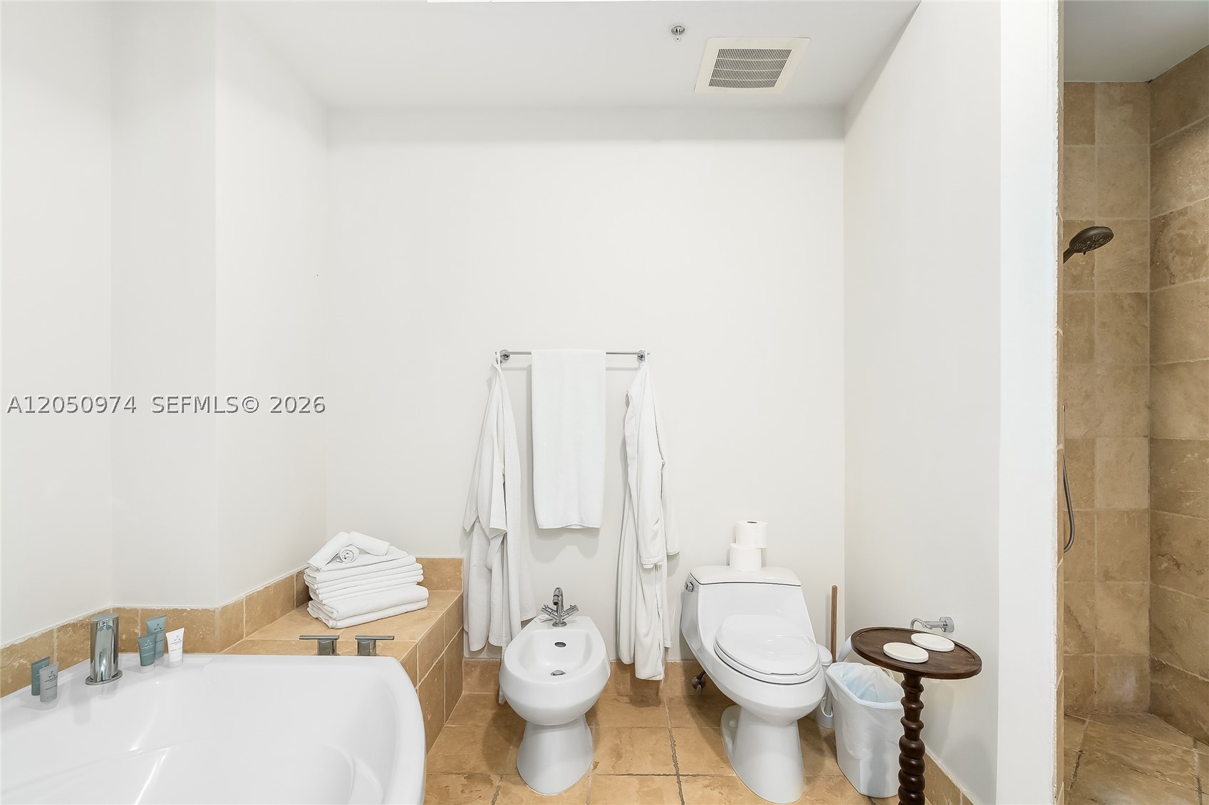 TRUMP ROYALE CONDO - Residential Lease