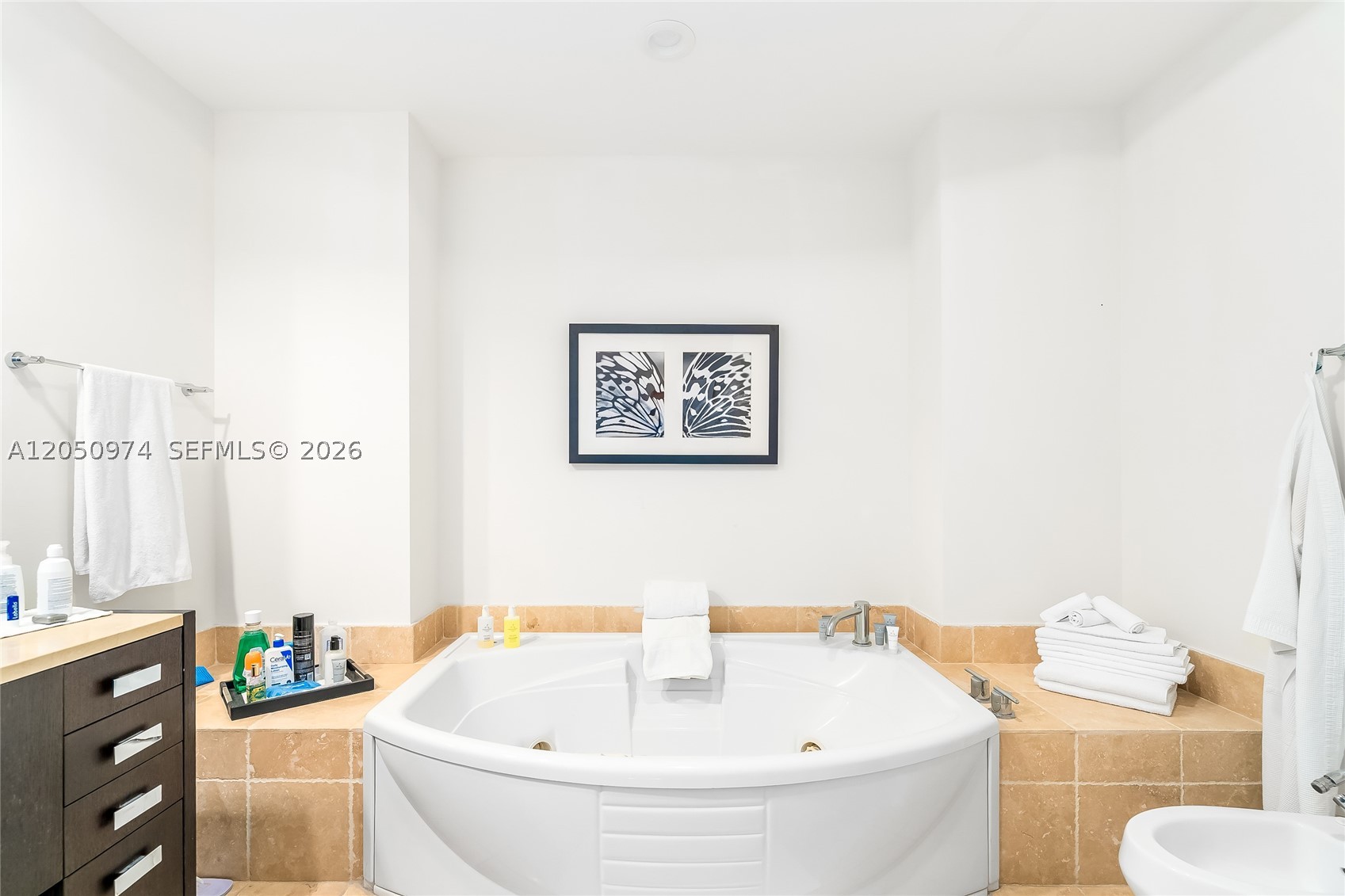 TRUMP ROYALE CONDO - Residential Lease