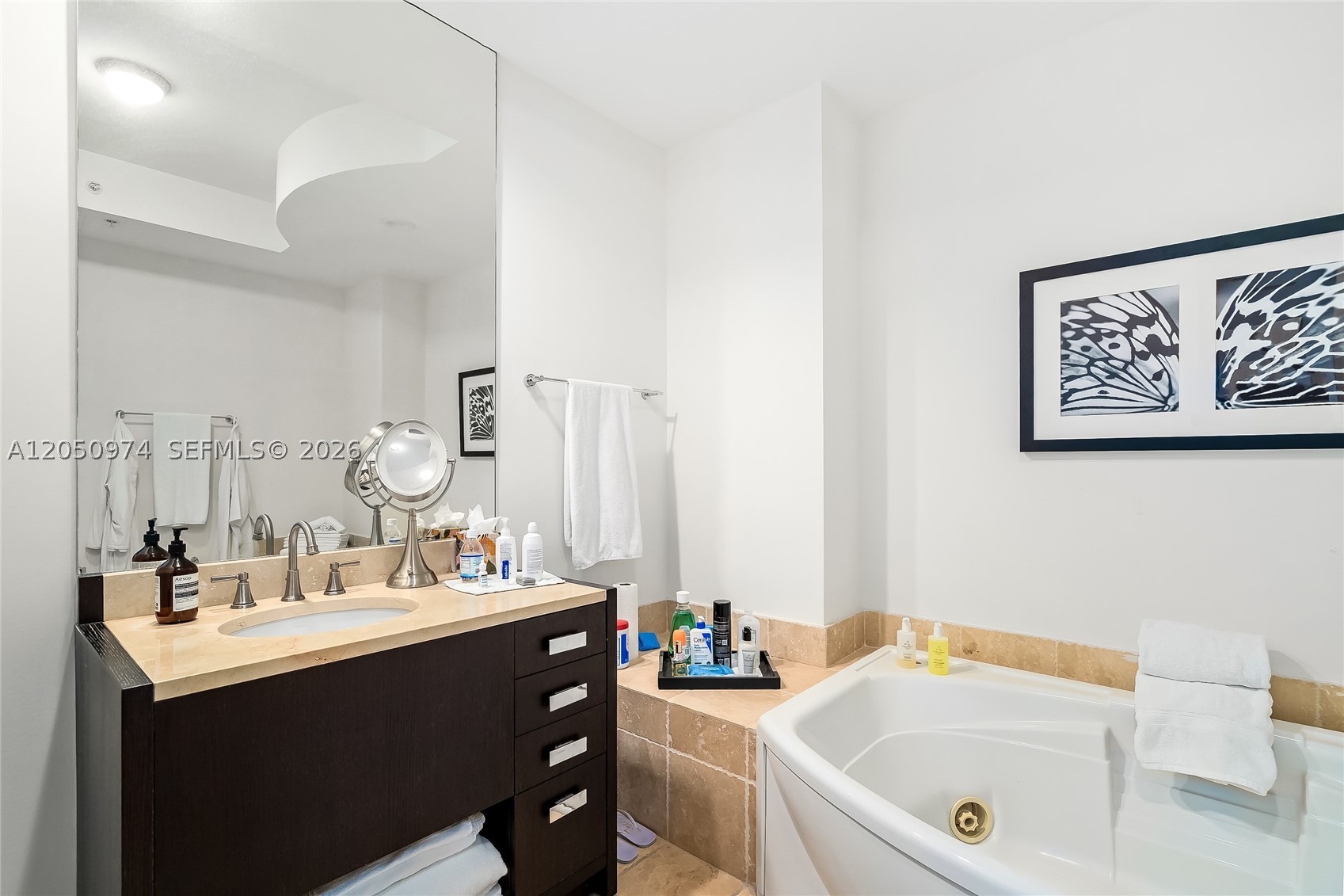 TRUMP ROYALE CONDO - Residential Lease