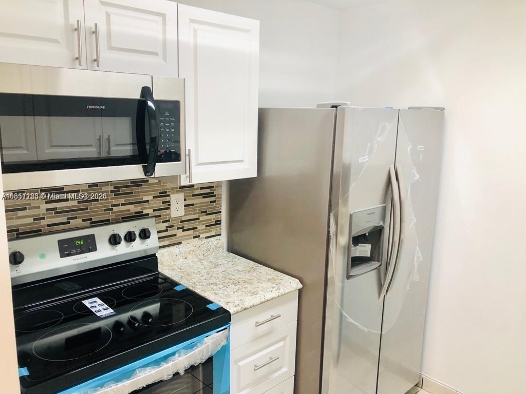 Remodeled 1/1 apartment on 1st Floor, brand new vinyl floor, doesn't show on the pictures but its getting done this month(vinyl floor). Nice Patio, access to pools, various tennis courts, 5 laundry rooms, clubhouse, gym, clubhouse party rental available. Accordion Shutters, 1 parking space for the unit. Near Kendall Park, the Don Shula expy and the FL turnpike Miami Dade College. Very nice calm area for a family or students.