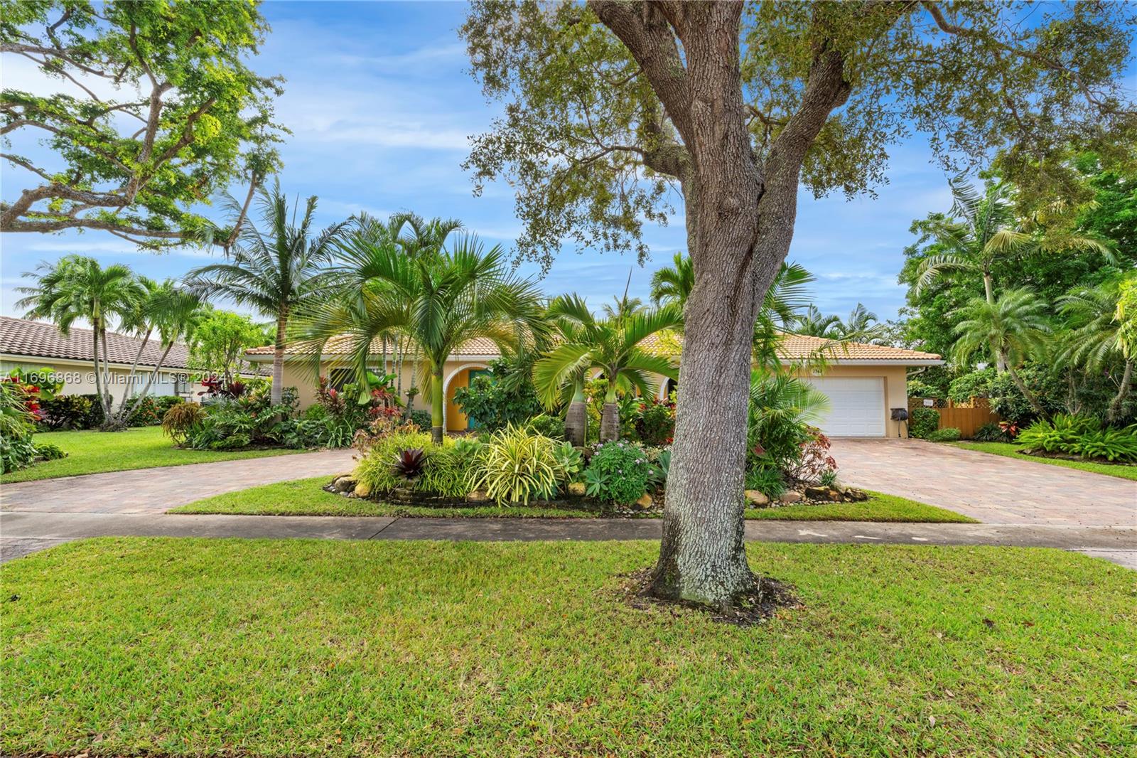 ROYAL PALM ESTATES - Residential