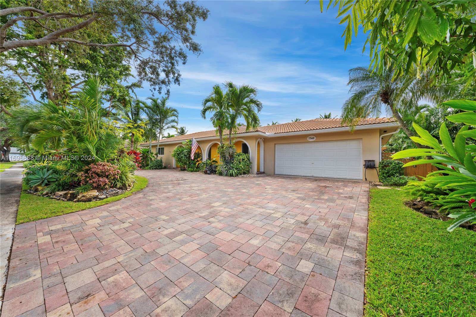 ROYAL PALM ESTATES - Residential