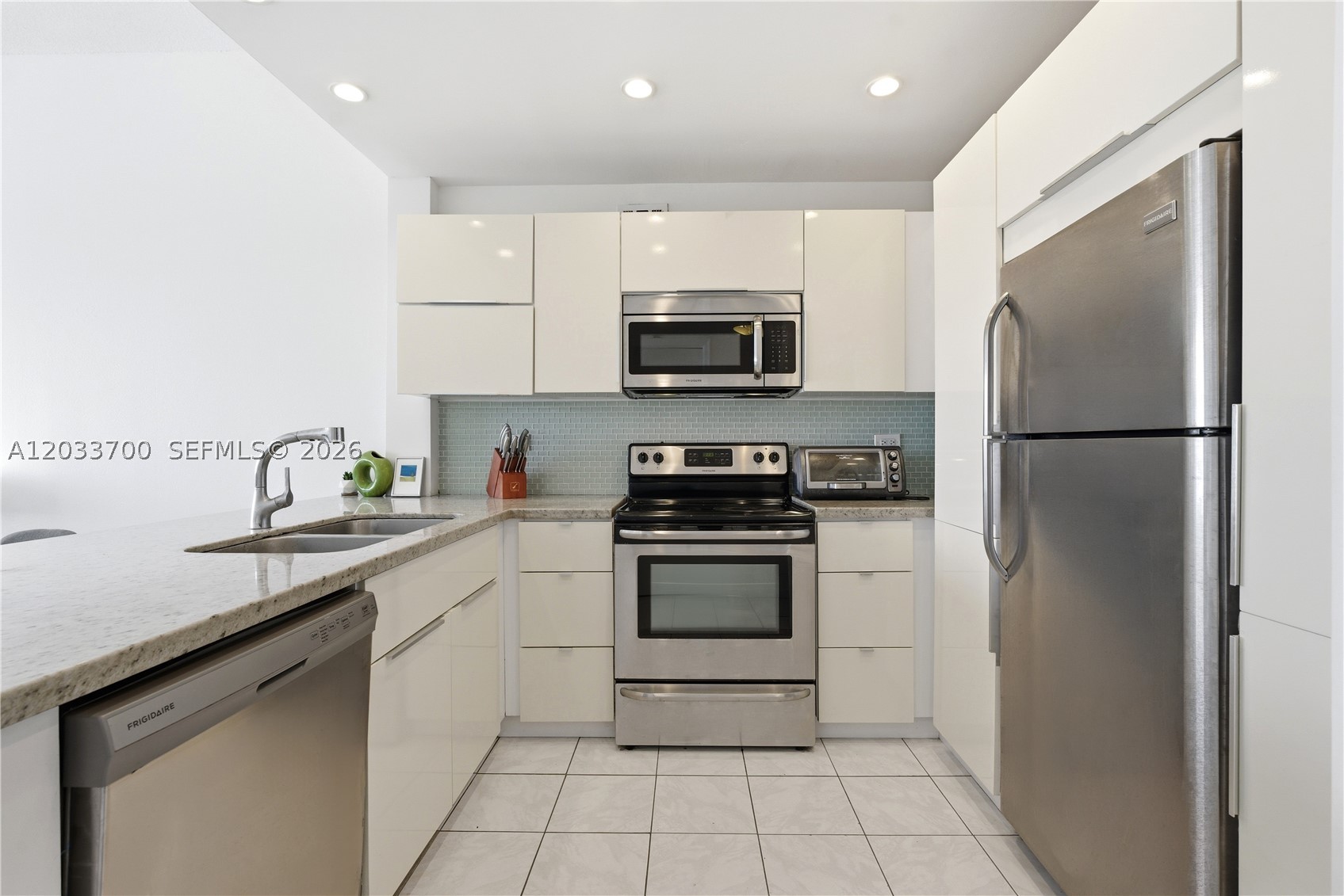 ADMIRAL TOWERS CONDO - Residential Lease