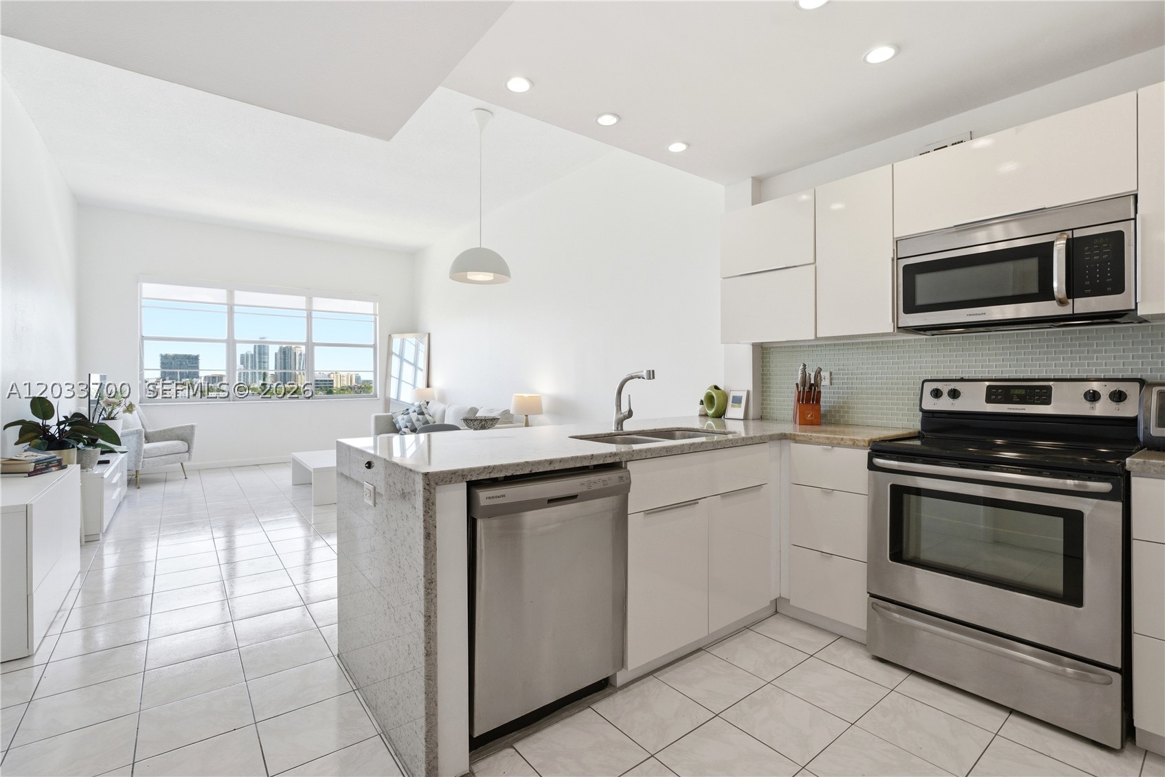 ADMIRAL TOWERS CONDO - Residential Lease