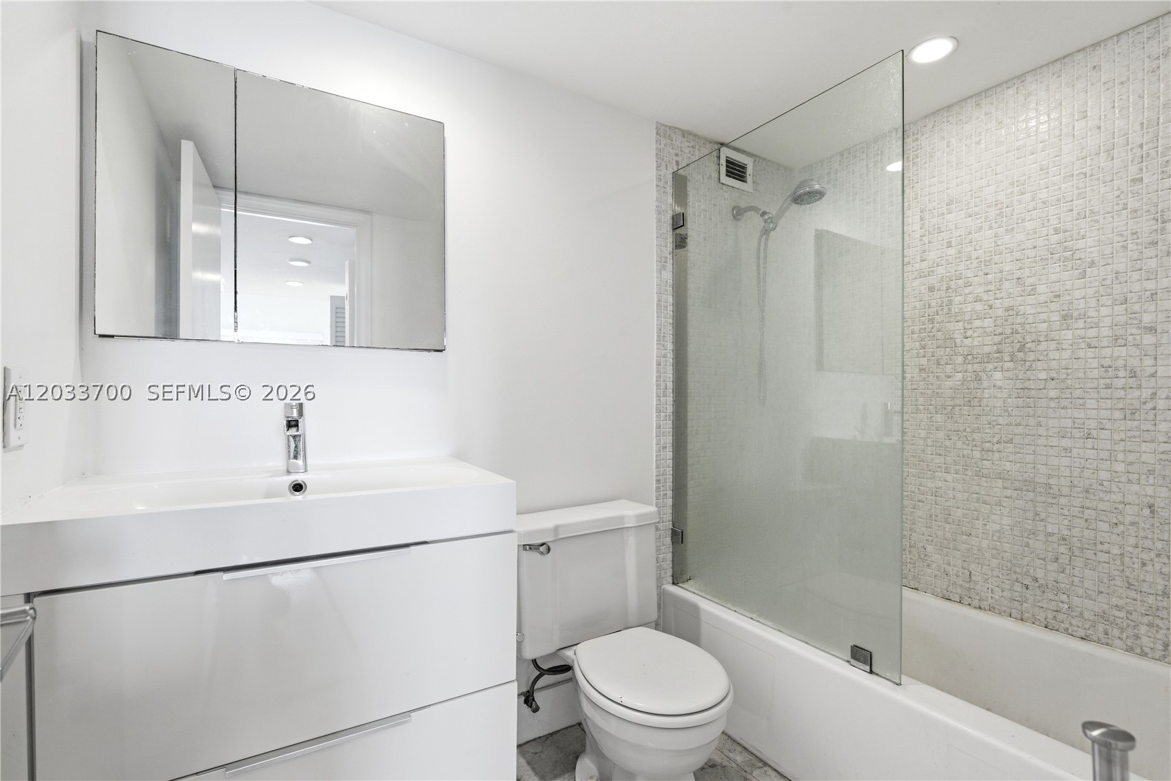 ADMIRAL TOWERS CONDO - Residential Lease
