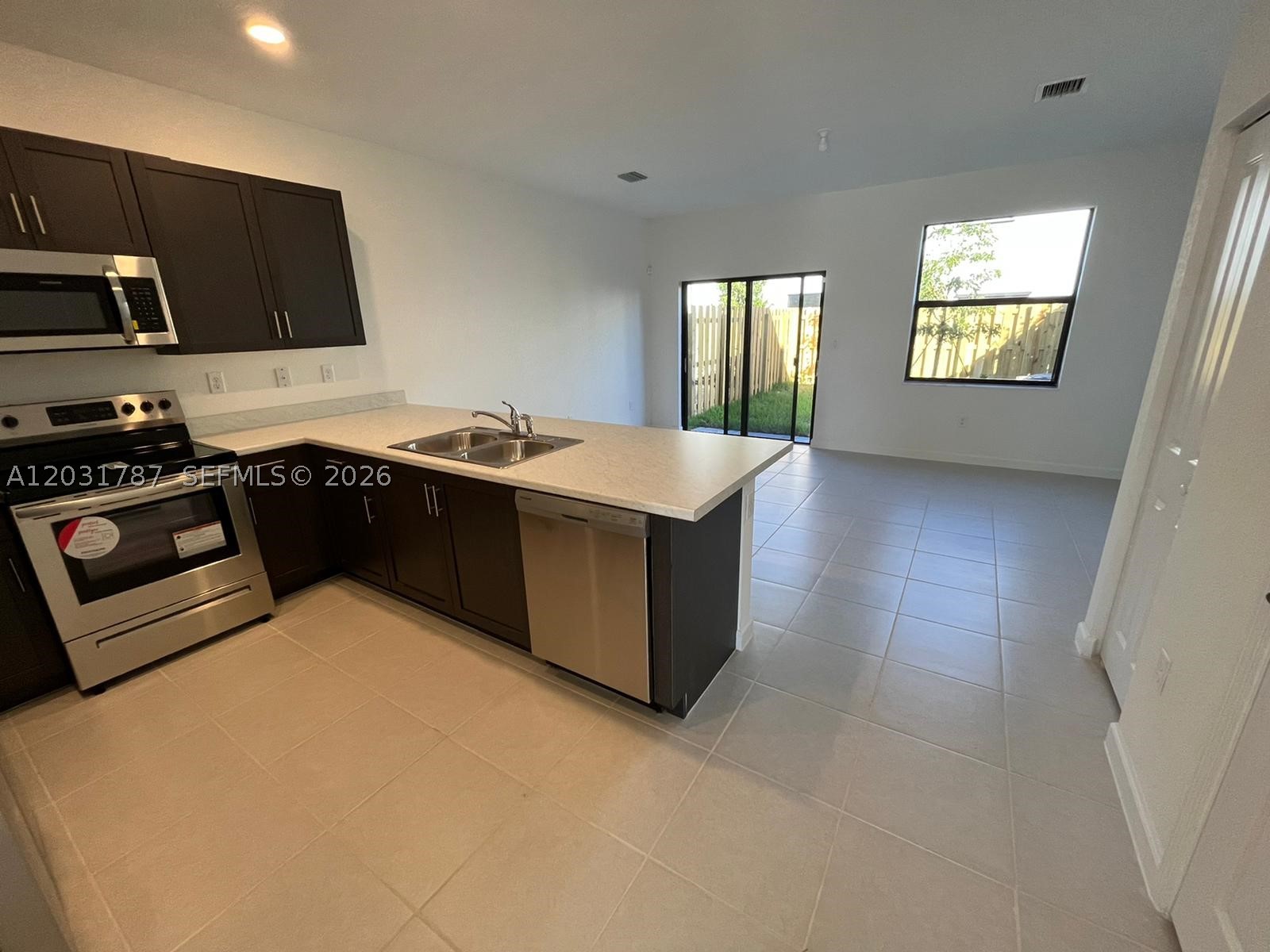 PINE VISTA PINE ISLE - Residential Lease