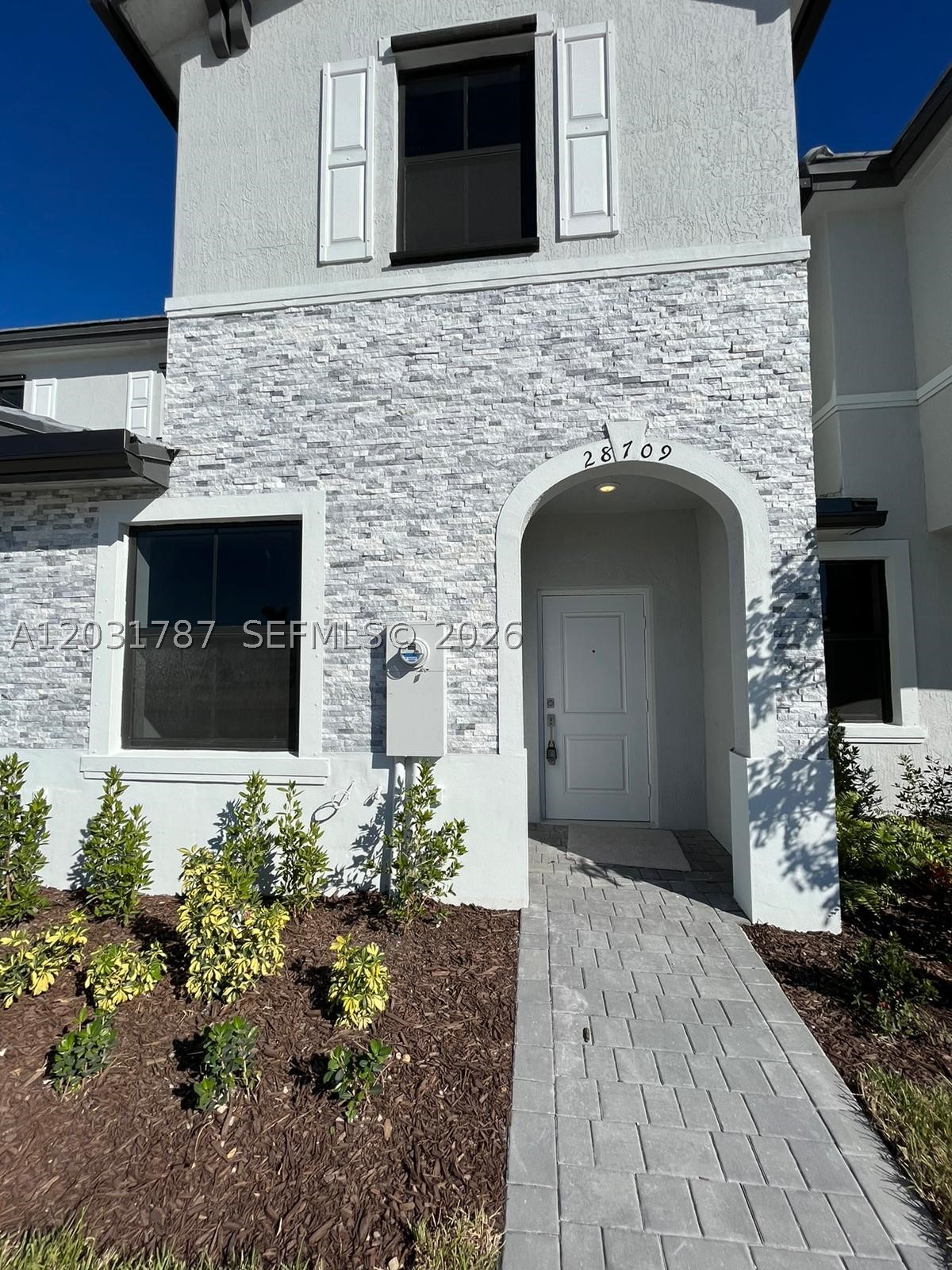 PINE VISTA PINE ISLE - Residential Lease