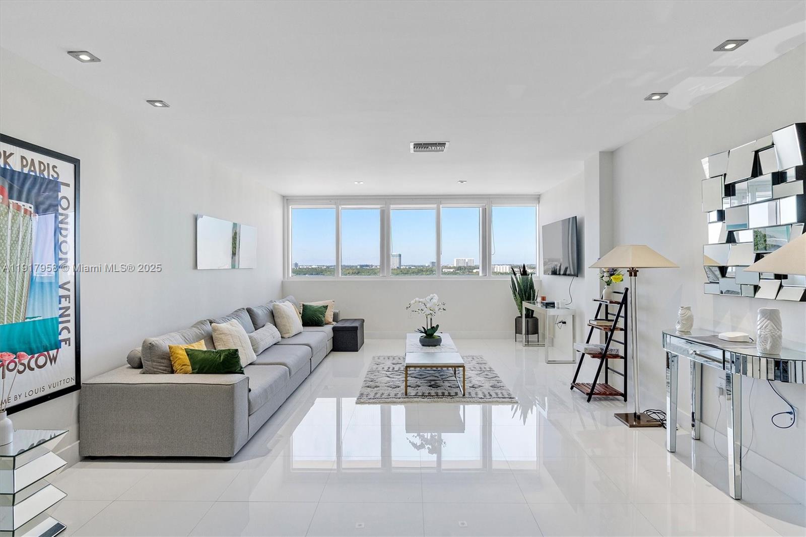 HARBOUR HOUSE - Residential