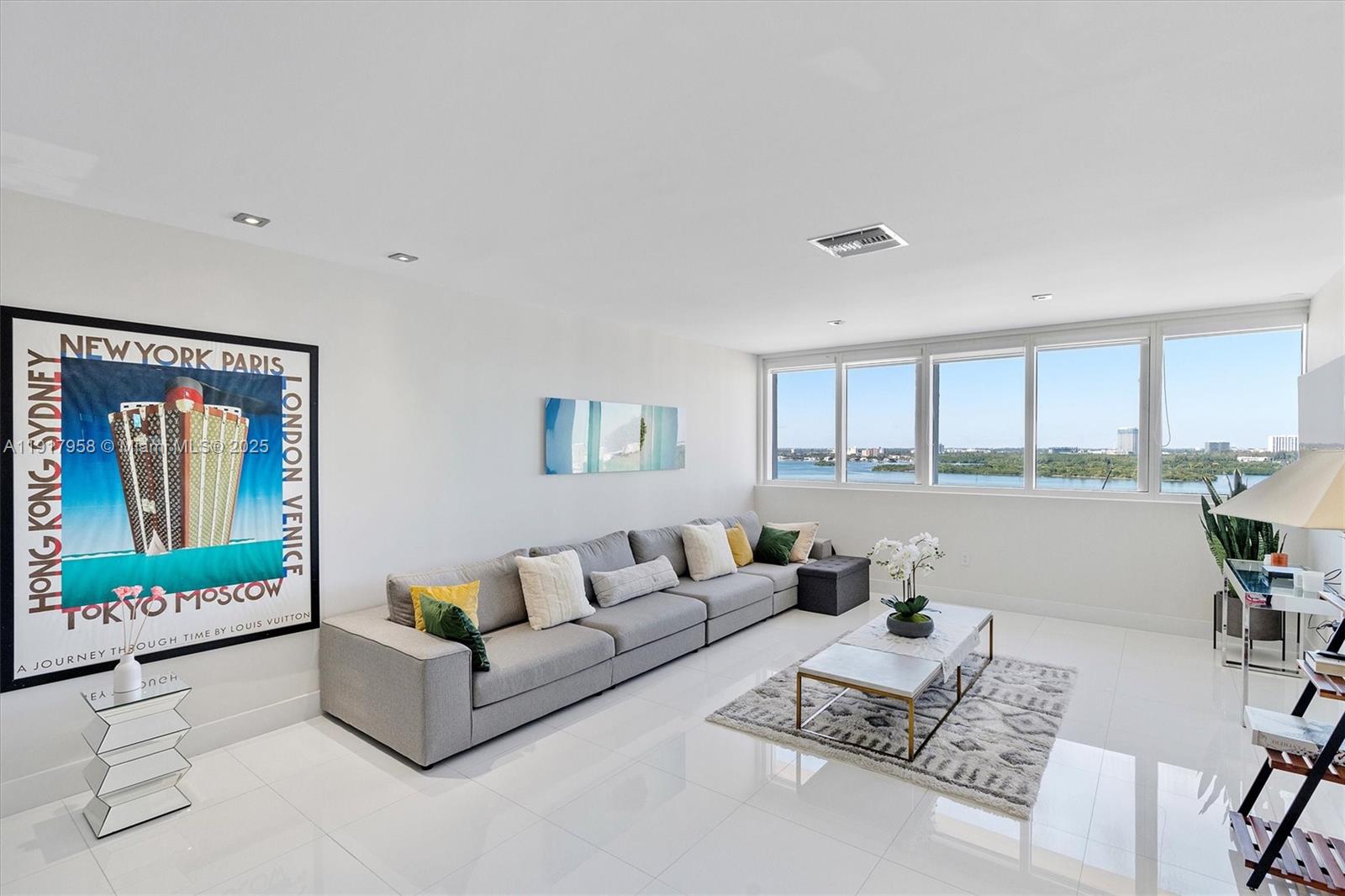 HARBOUR HOUSE - Residential