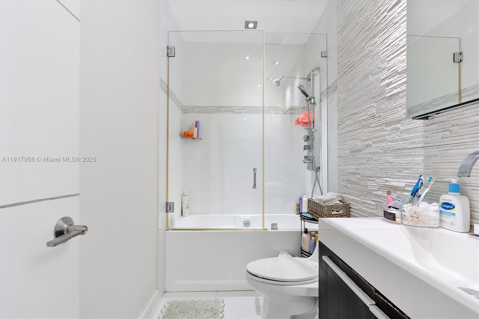 HARBOUR HOUSE - Residential