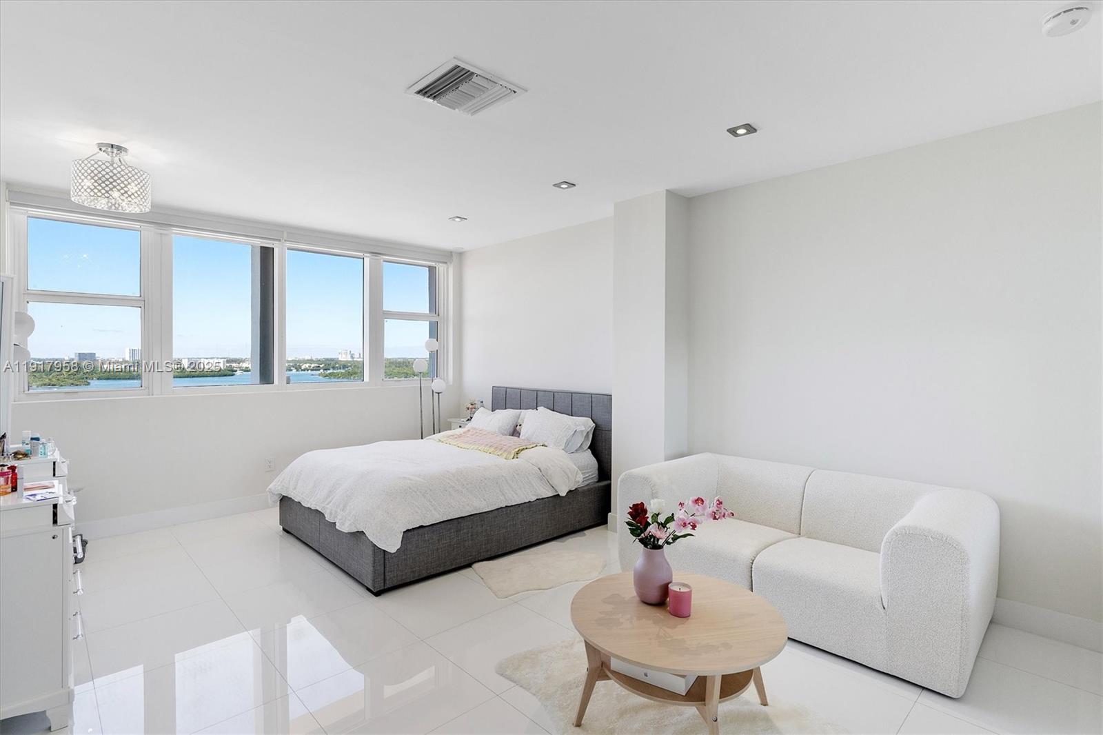 HARBOUR HOUSE - Residential