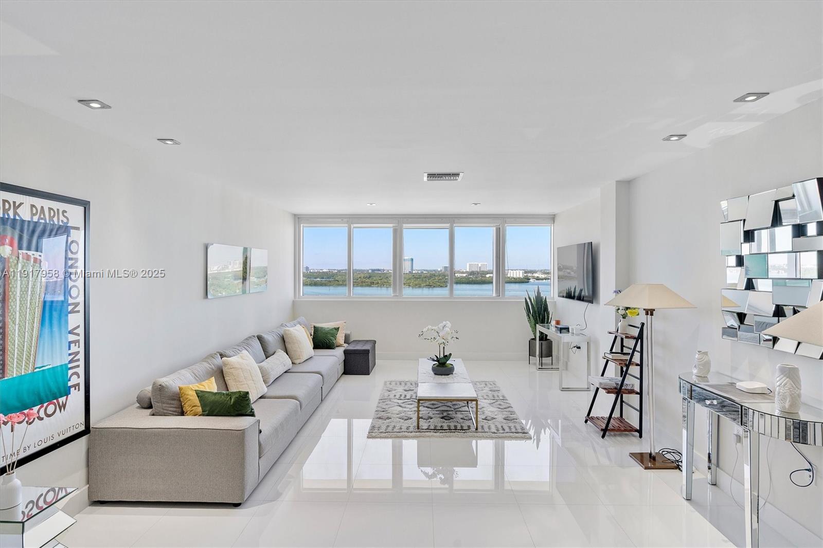 HARBOUR HOUSE - Residential