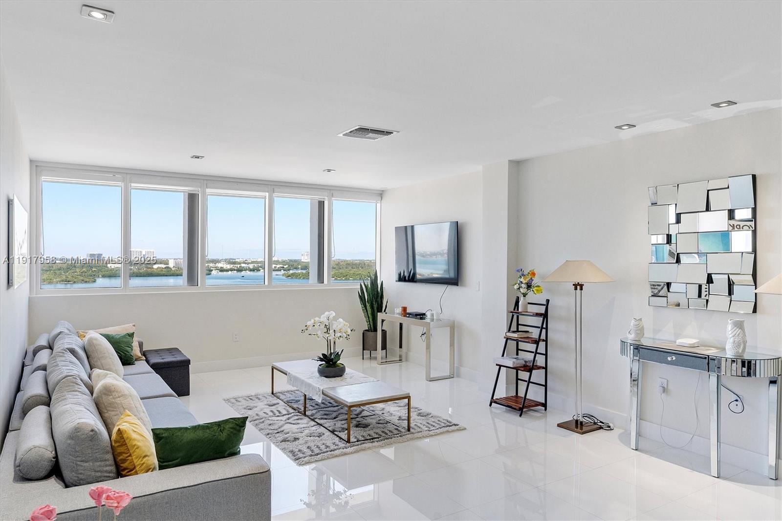 HARBOUR HOUSE - Residential