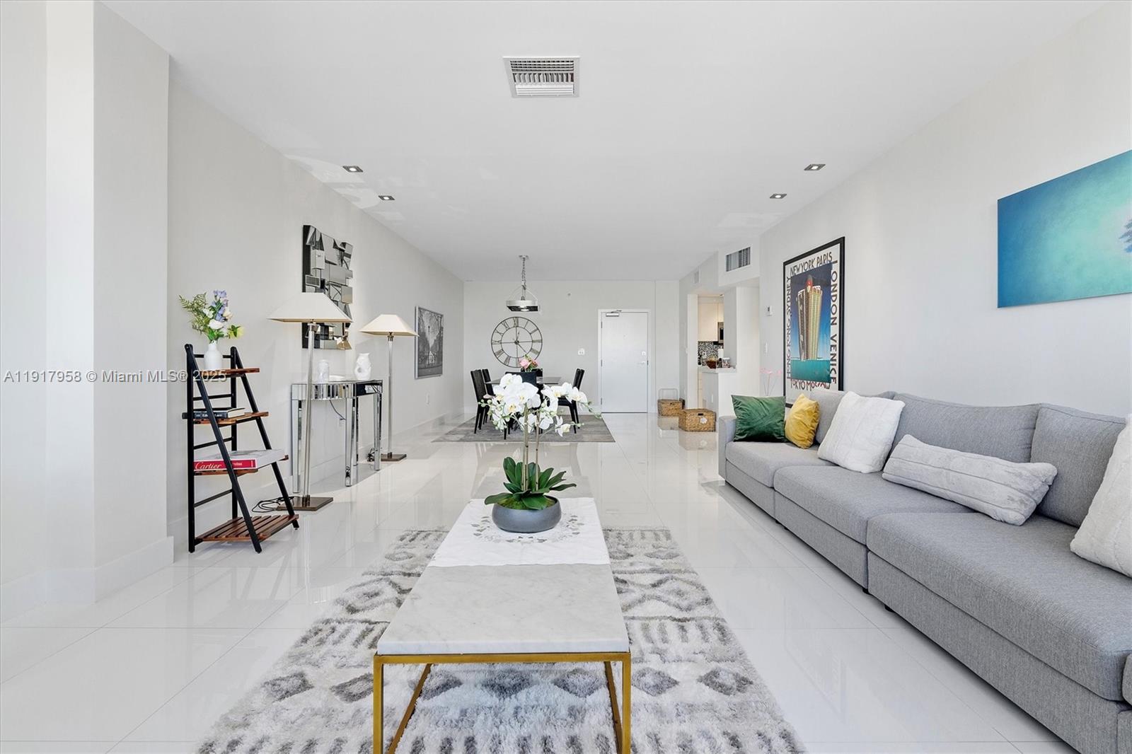 HARBOUR HOUSE - Residential