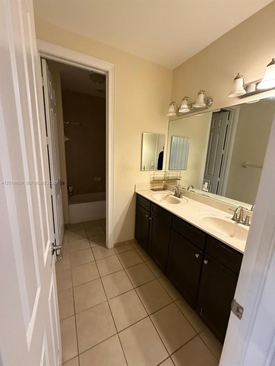 DORAL BREEZE - Residential