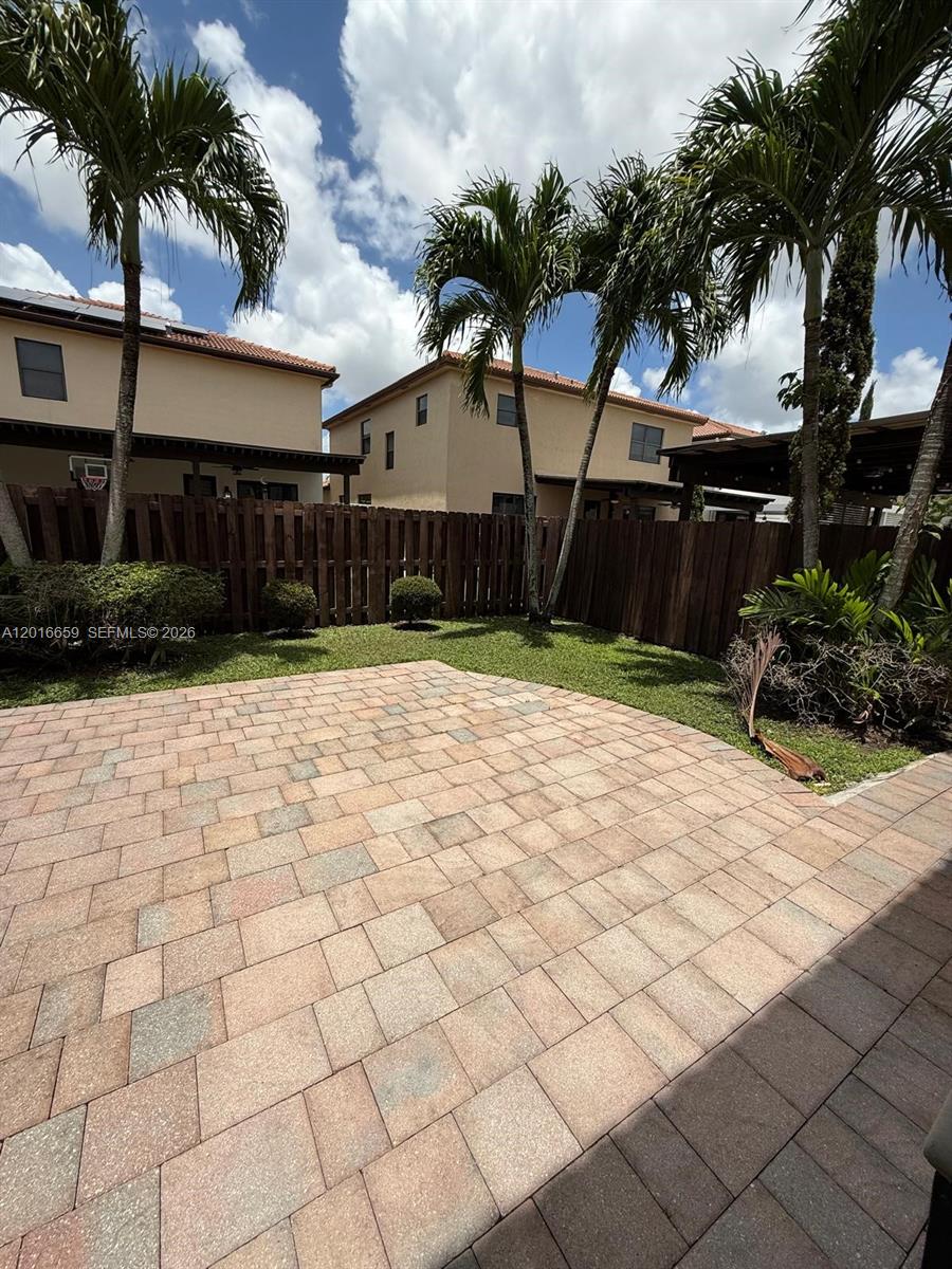 DORAL BREEZE - Residential