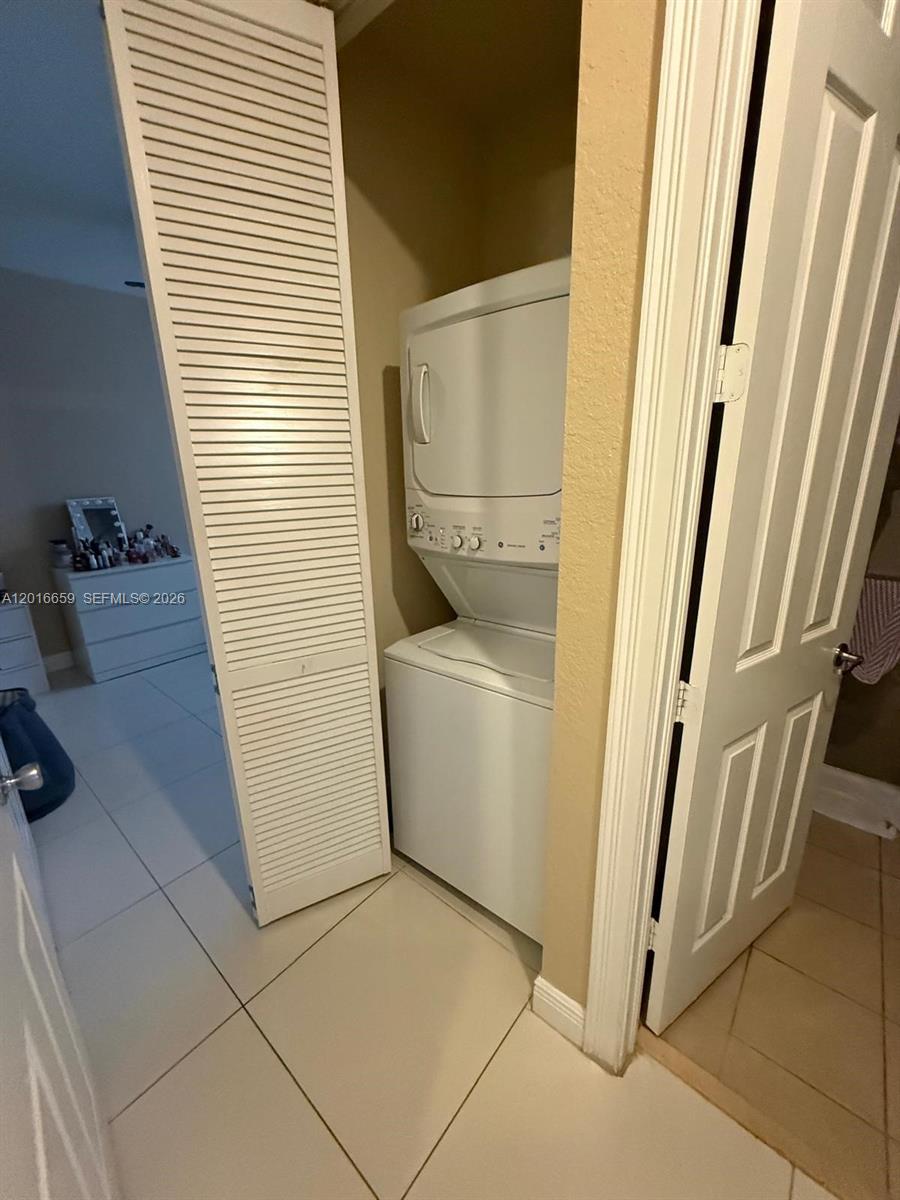 DORAL BREEZE - Residential