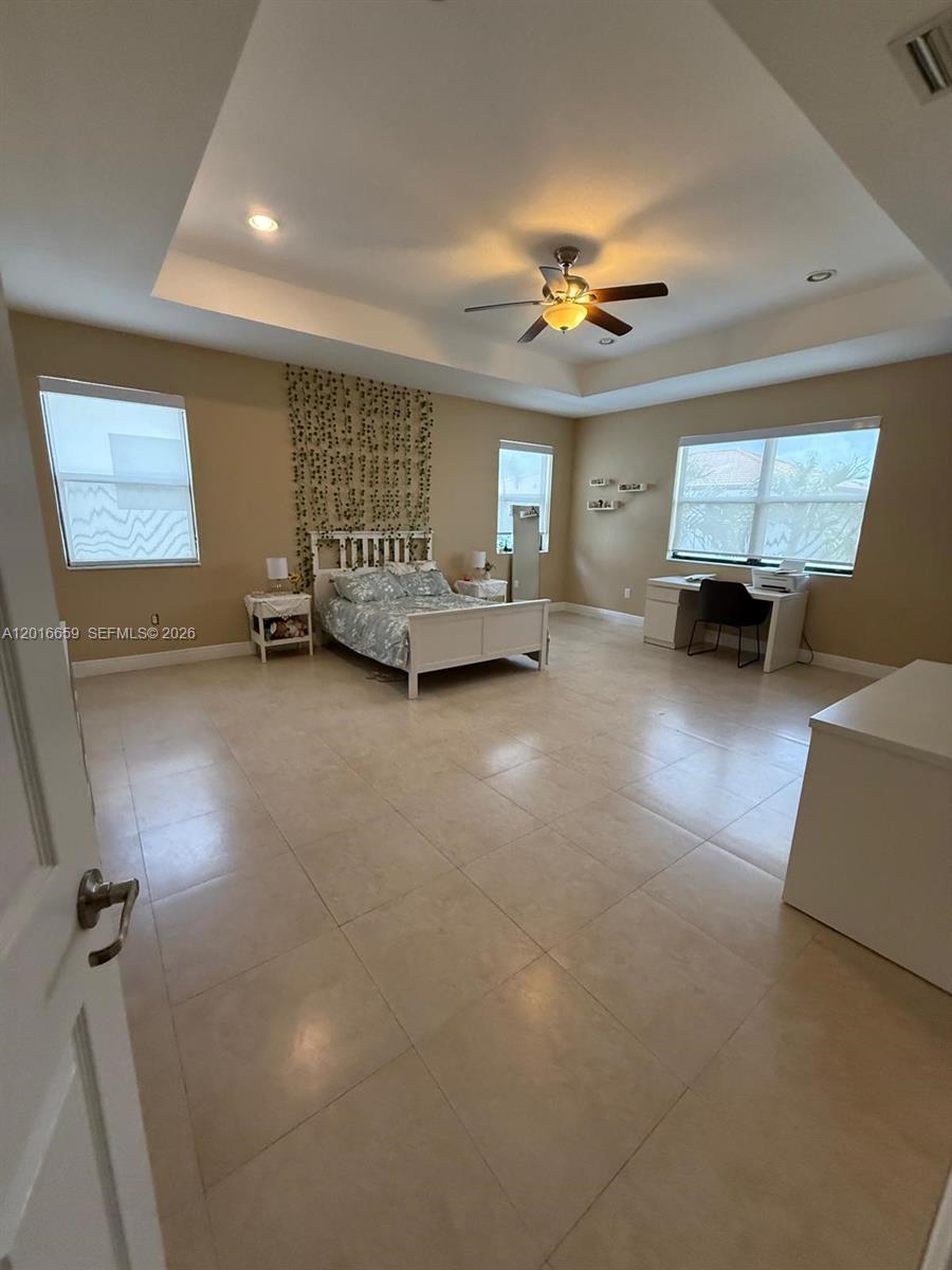 DORAL BREEZE - Residential