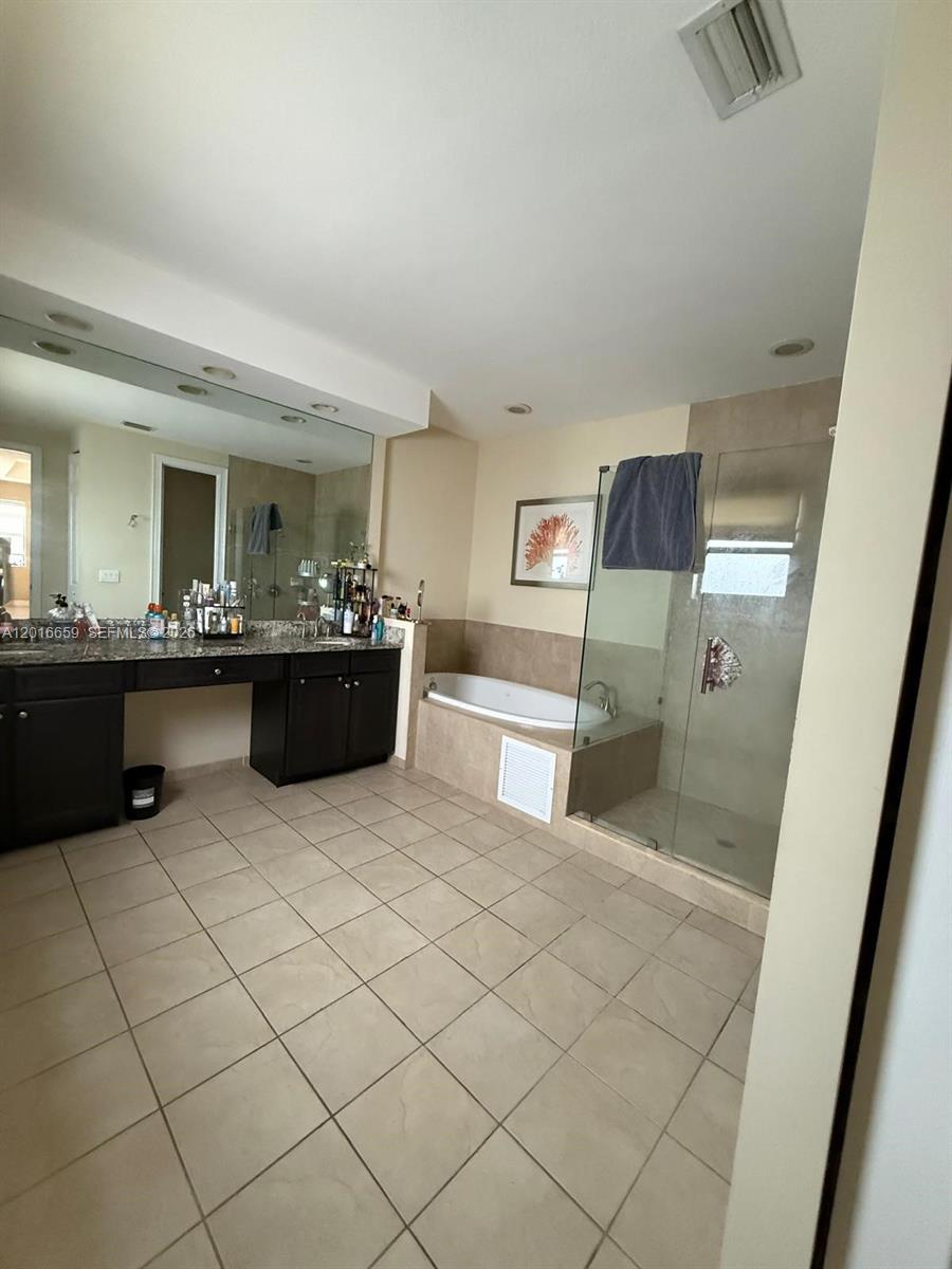 DORAL BREEZE - Residential