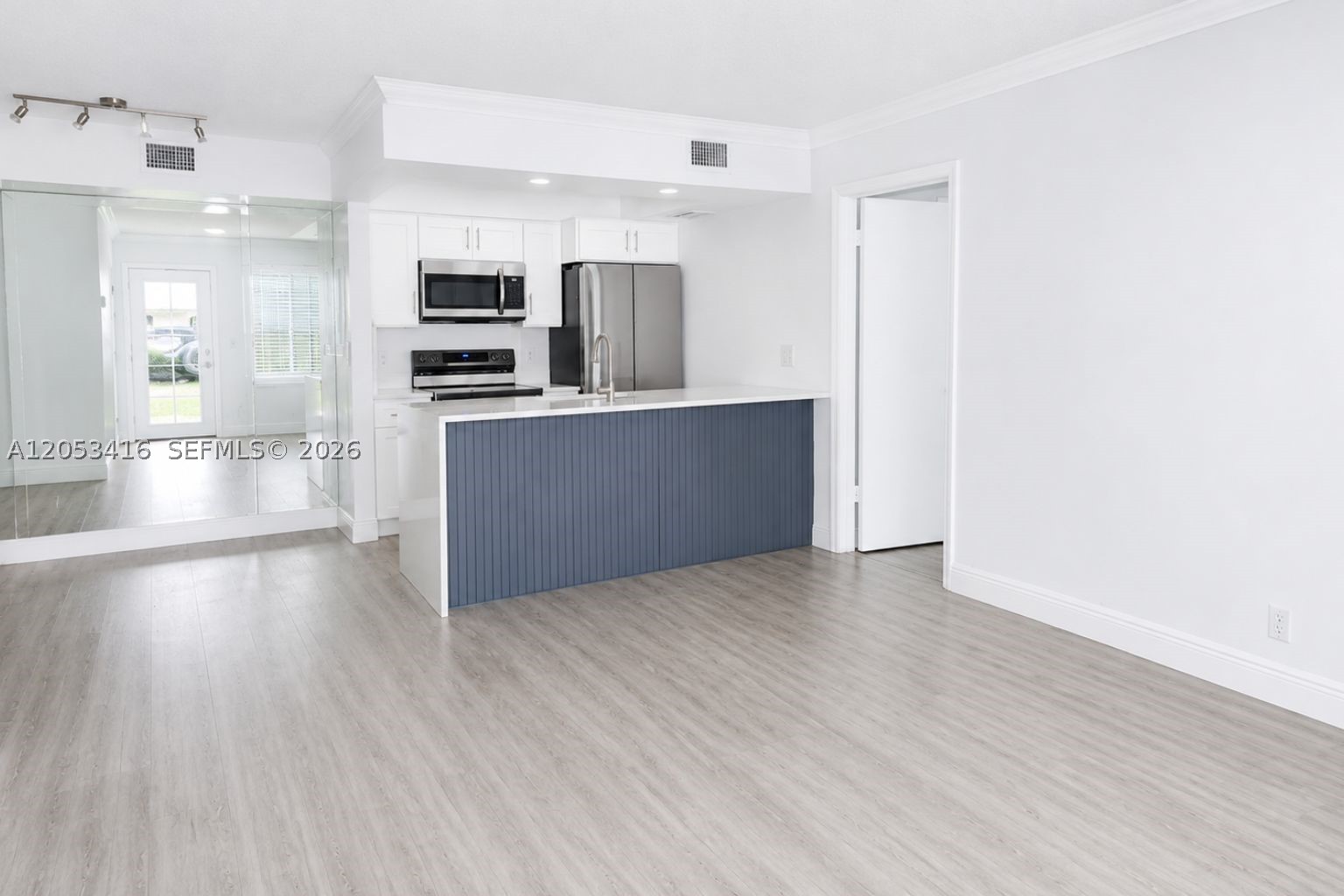 LUCERNE LAKES GOLF COLONY - Residential Lease