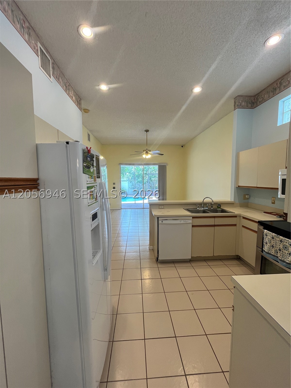 EMBASSY LAKES PHASE III - Residential