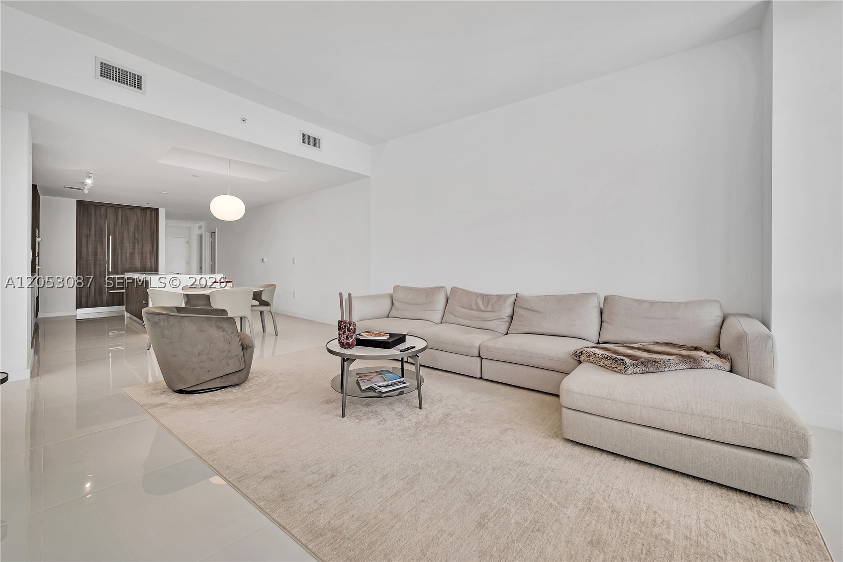 PARAMOUNT MIAMI WORLDCENT - Residential Lease