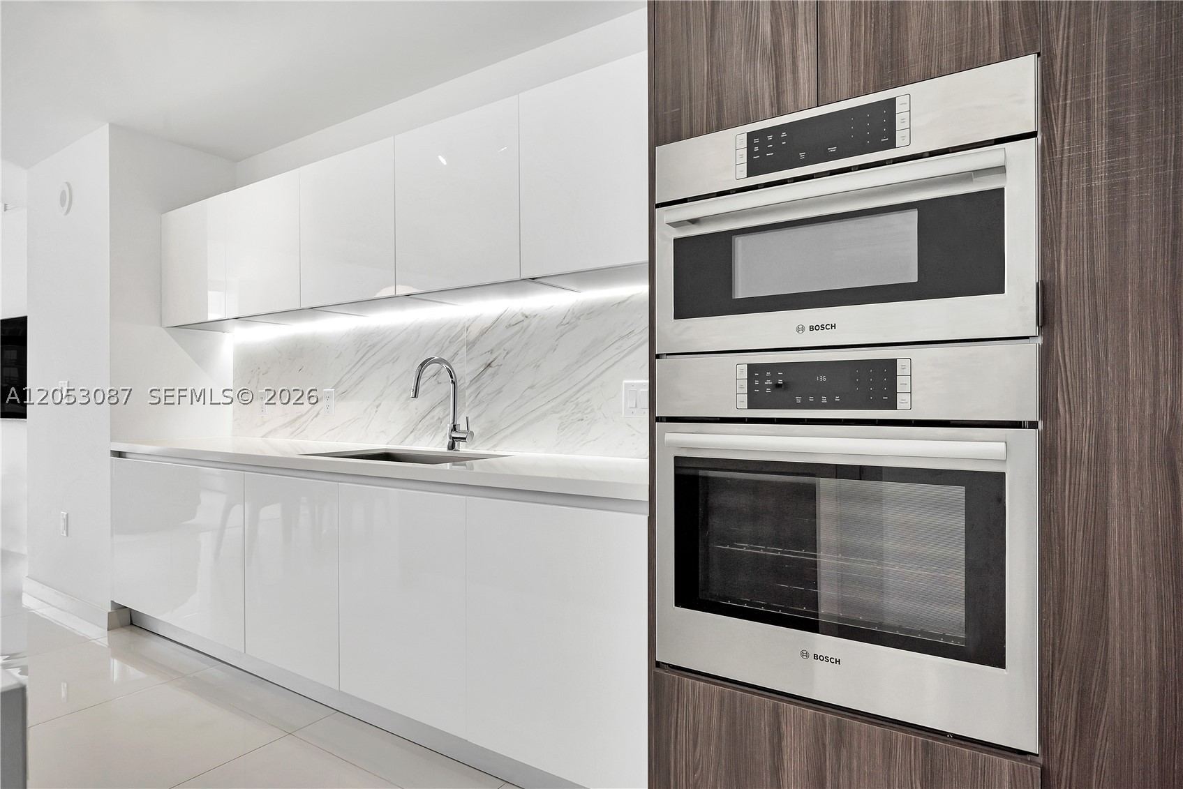 PARAMOUNT MIAMI WORLDCENT - Residential Lease