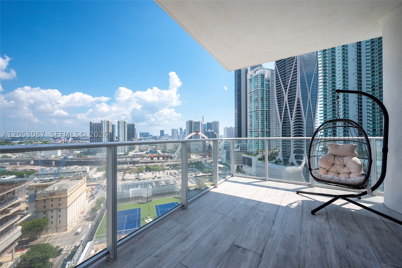 PARAMOUNT MIAMI WORLDCENT - Residential Lease