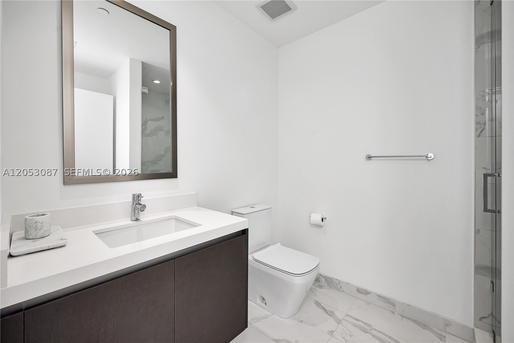 PARAMOUNT MIAMI WORLDCENT - Residential Lease
