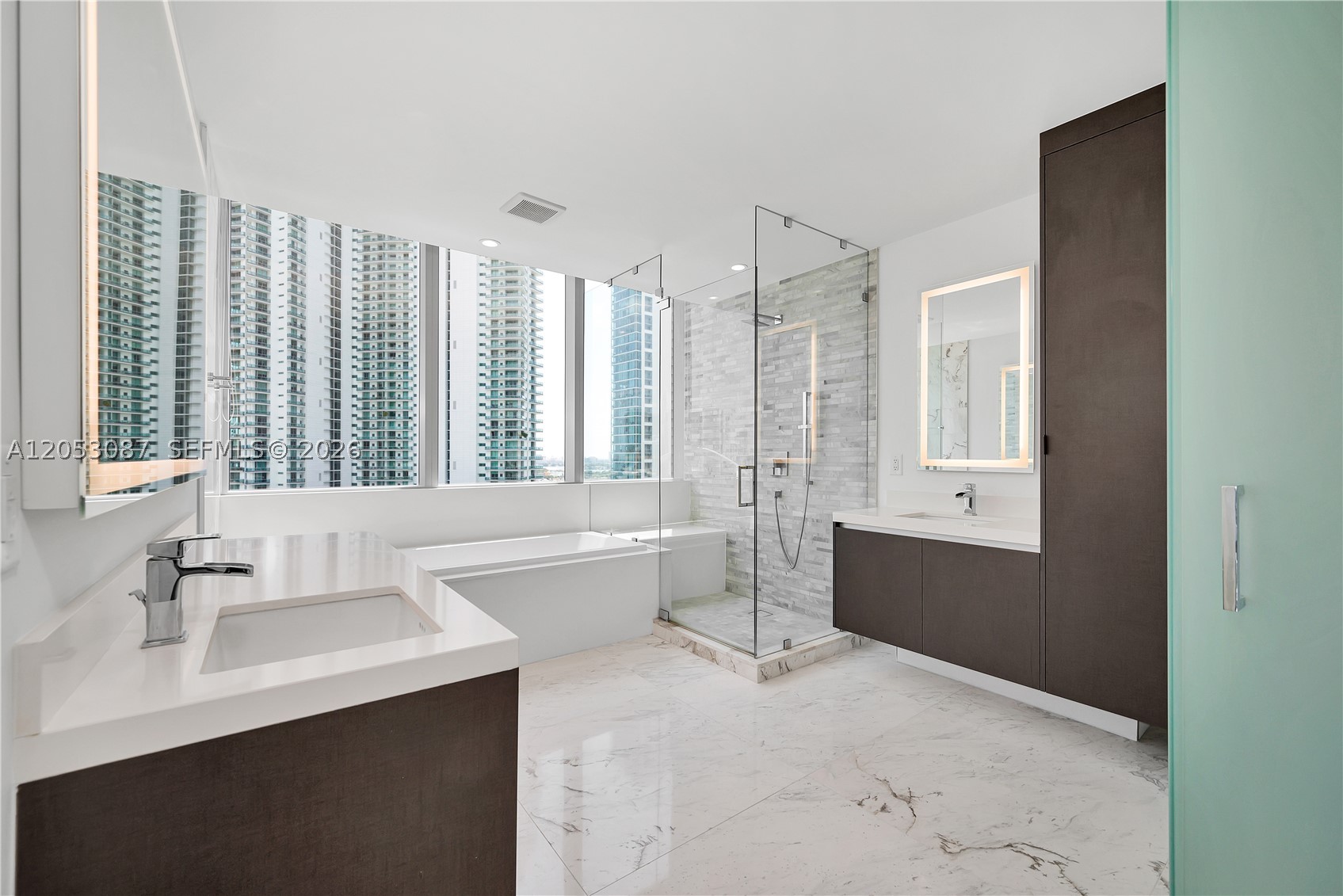 PARAMOUNT MIAMI WORLDCENT - Residential Lease